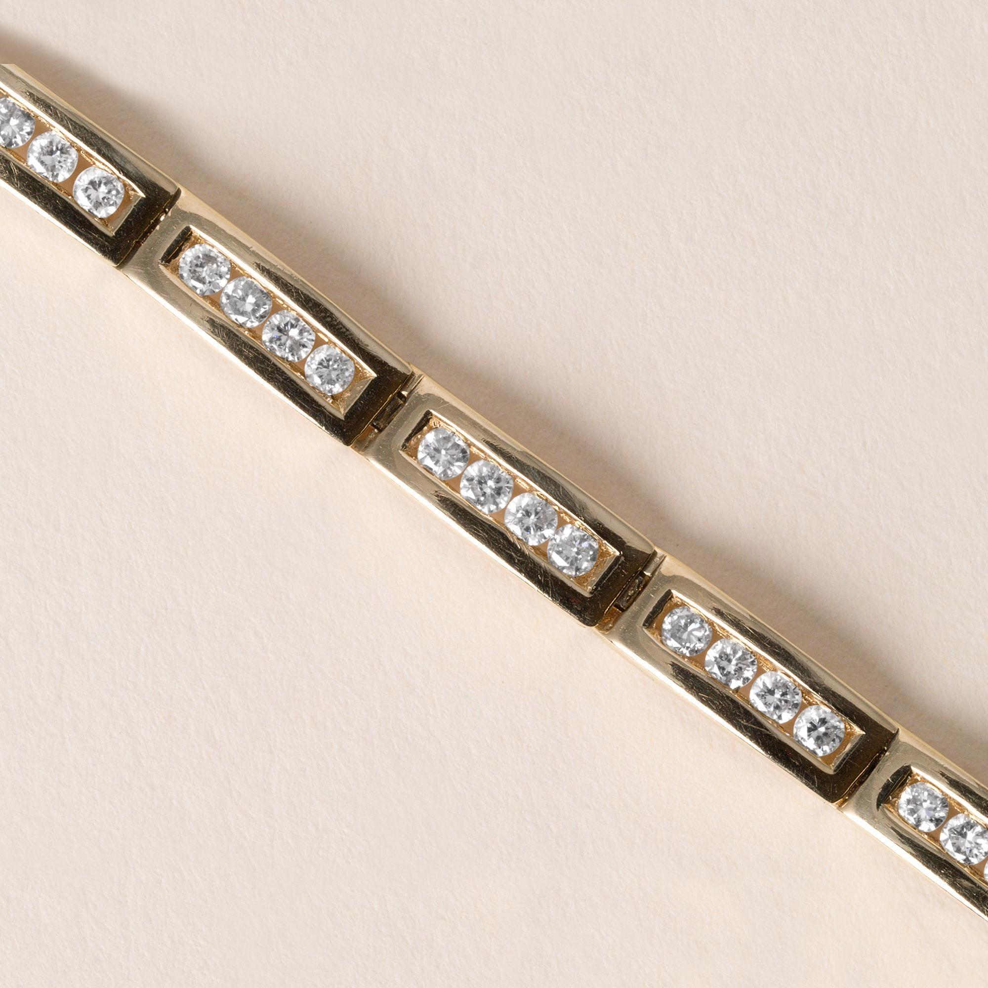 Pulsera de tenis clásica de oro de 14 quilates con canal de diamantes de 2 quilates, tamaño 7,25 pulgadas en Bueno estado para la venta en Los Angeles, CA