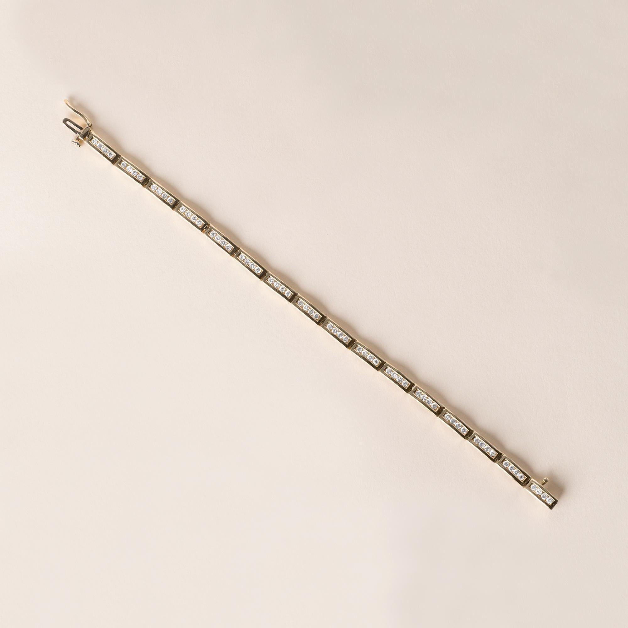 De las mujeres Pulsera de tenis clásica de oro de 14 quilates con canal de diamantes de 2 quilates, tamaño 7,25 pulgadas en venta