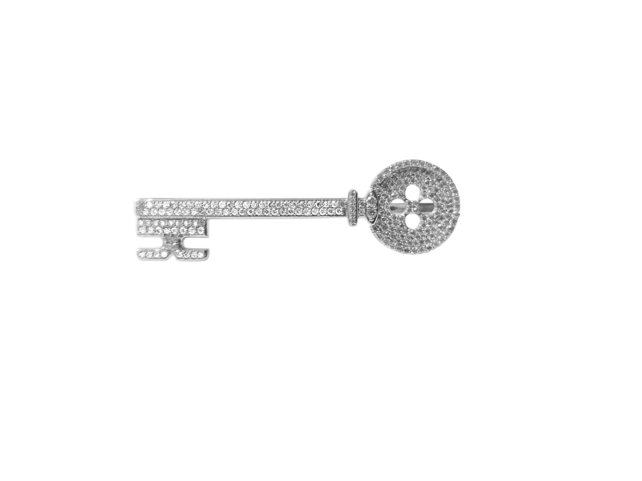 Classic 14k Gold 2 carats Diamond Key Pendant In Excellent Condition For Sale In Miami, FL