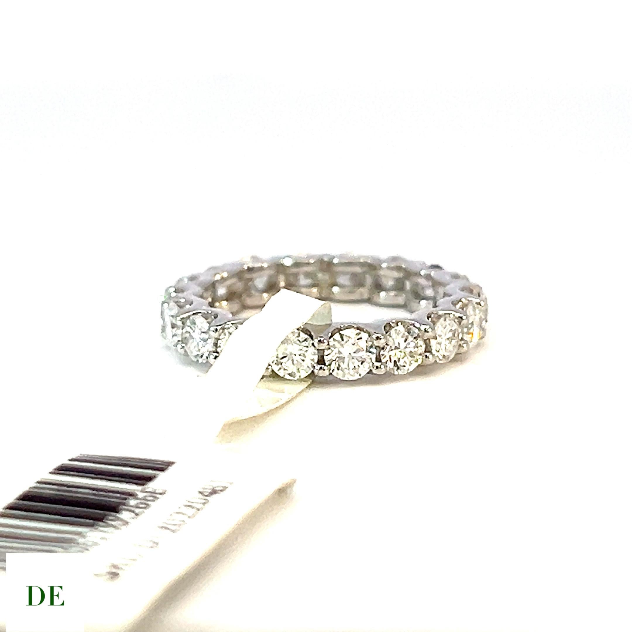 Taille brillant Classic 14k Gold 2.18 Carat Elegance Band Diamond Ring en vente
