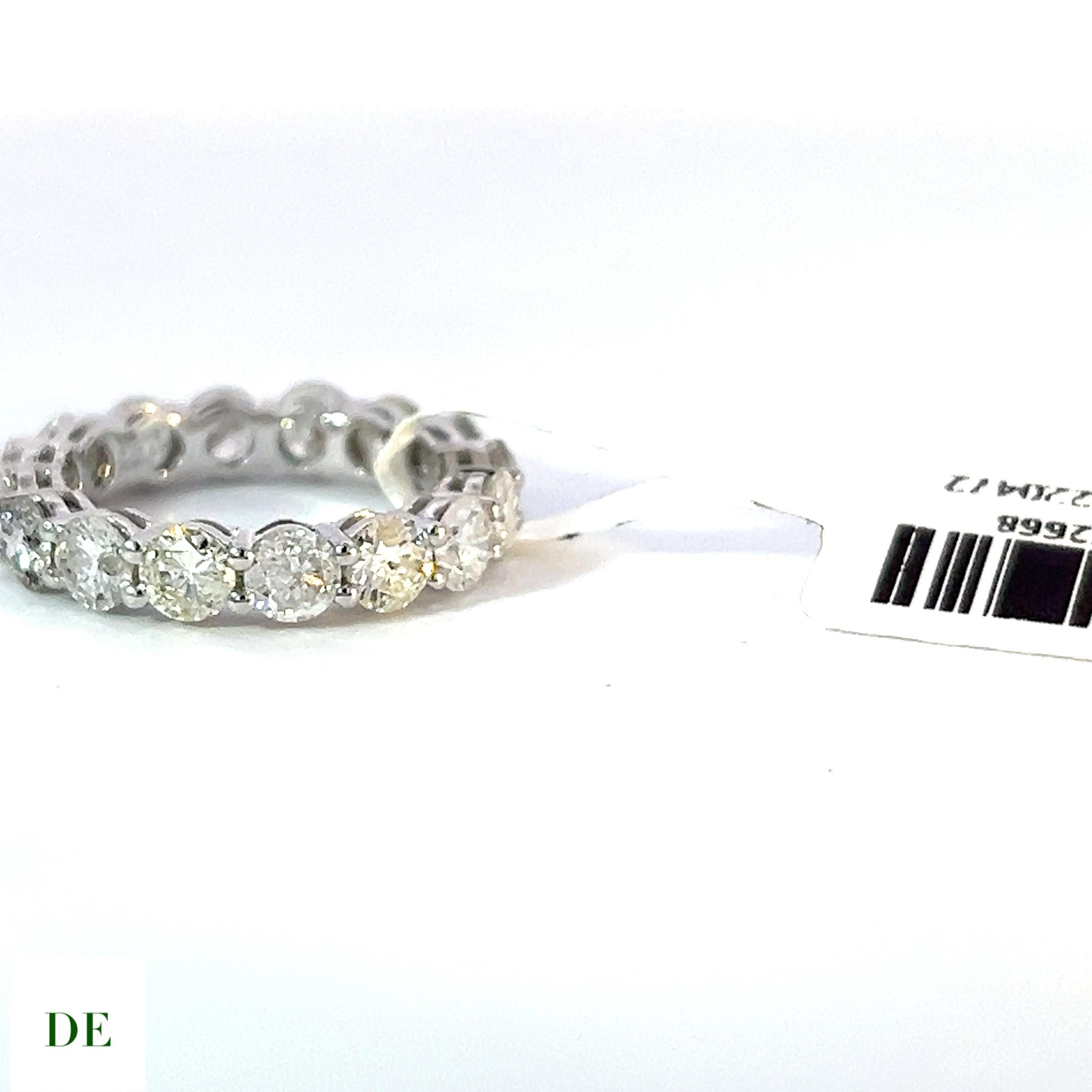 Classic 14k Gold 3.66 Carat Elegant Eternity Band Diamond Ring In New Condition For Sale In kowloon, Kowloon