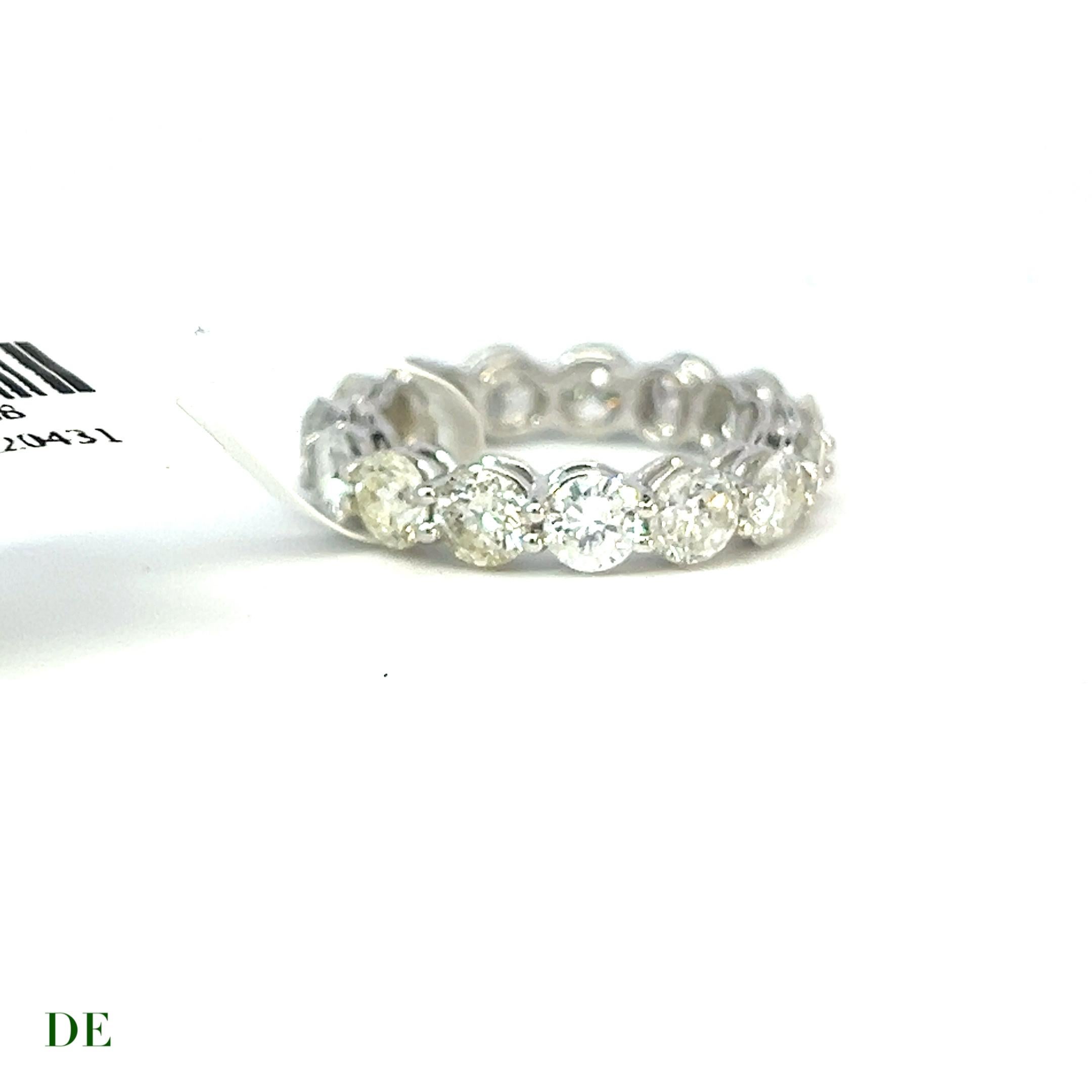 Classic 14k Gold 4.15 Carat Elegance Band Diamond Ring

Voici la bague classique en or 14k de 4,15 carats à diamant Elegant Band, un véritable chef-d'œuvre de luxe et d'éclat. Cette bague extraordinaire est conçue pour faire chavirer les cœurs et