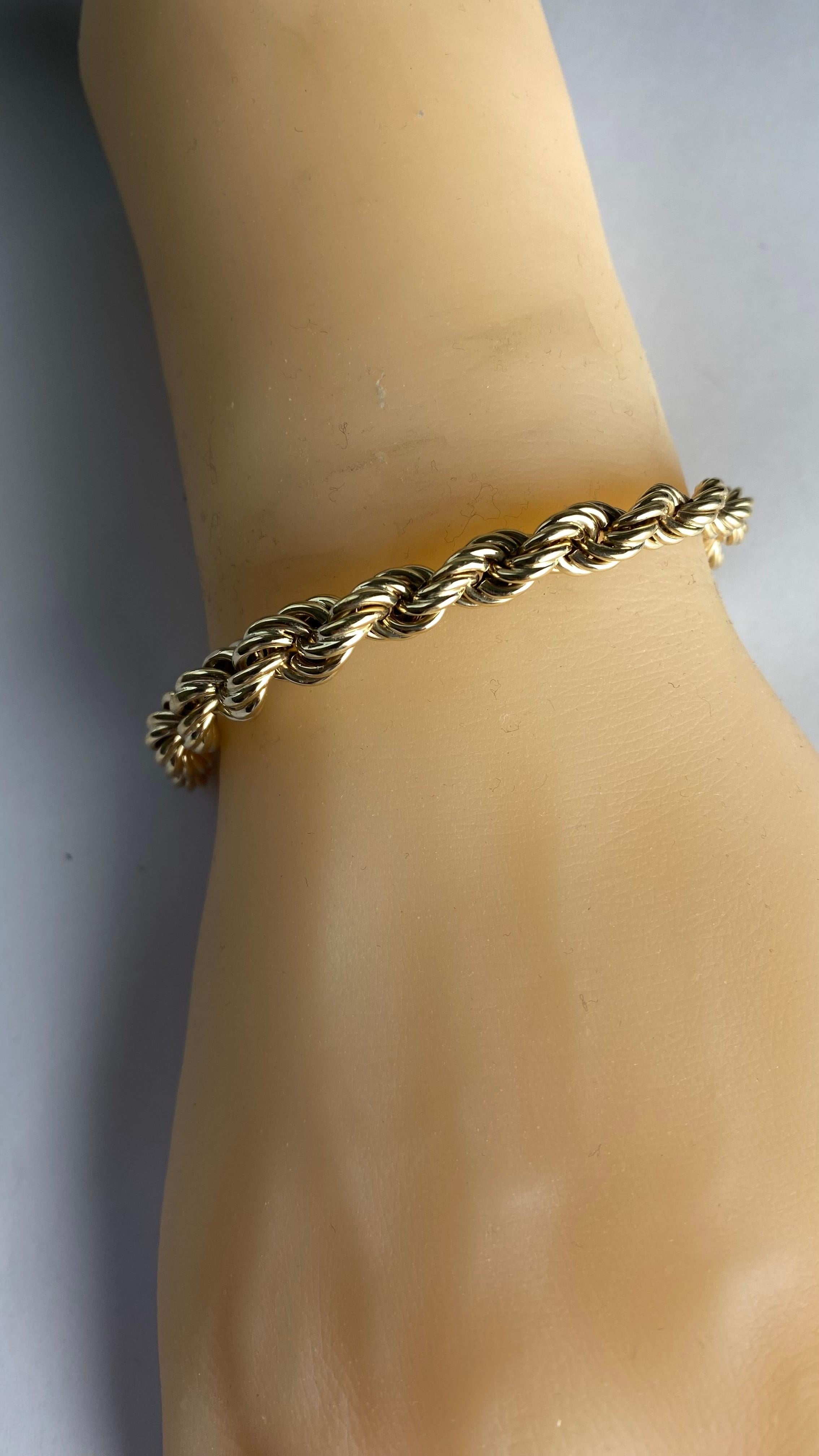 Classic 14K Gold Rope Chain Bracelet Perfect for Stacking and Unisex Wear 1