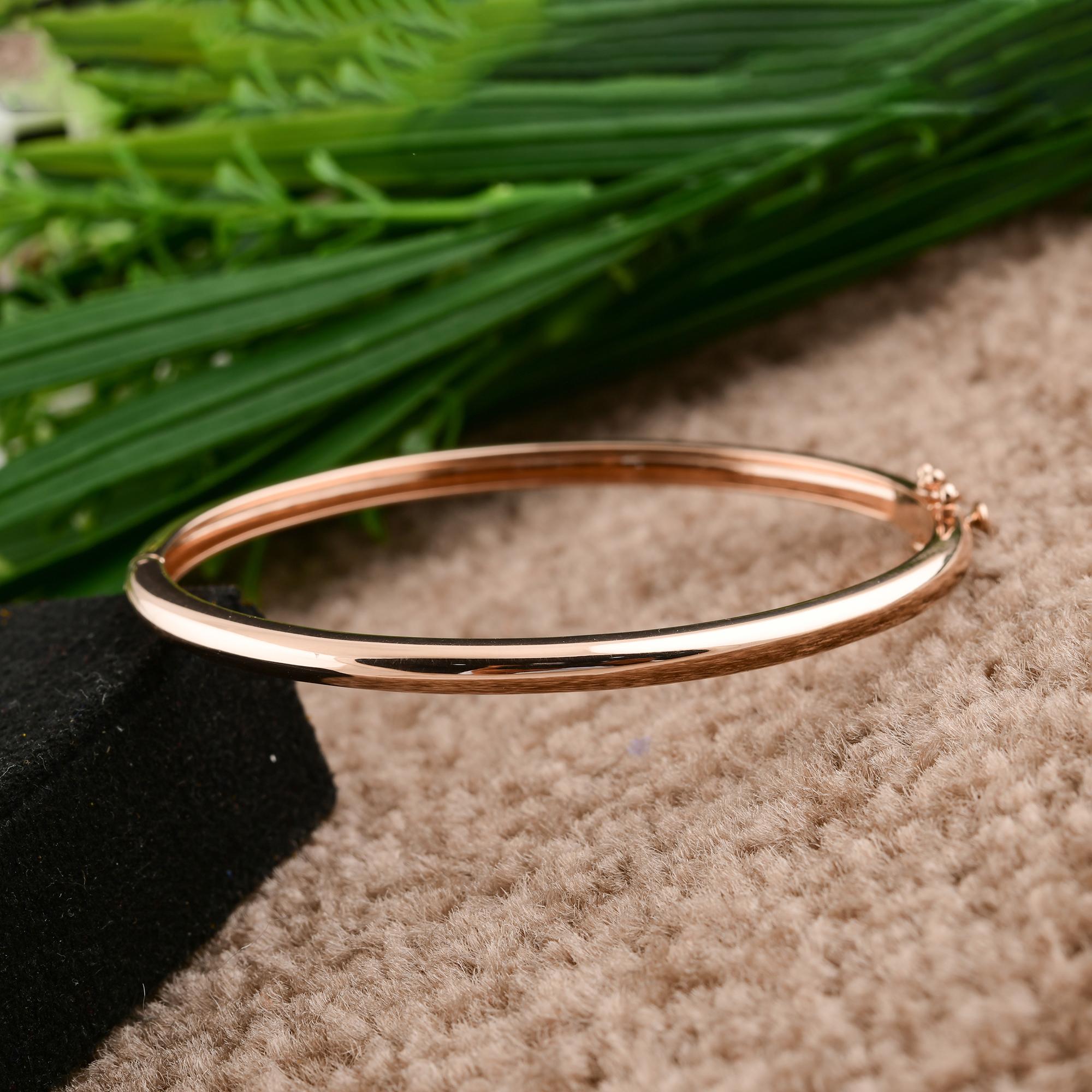 Pulsera brazalete clásica de oro rosa de 14k Regalo minimalista de joyería fina para todos los días 
Fabricada con un pulido suave como un espejo y una silueta limpia y redondeada. Diseñado para una elegancia sin esfuerzo, este brazalete pasa sin