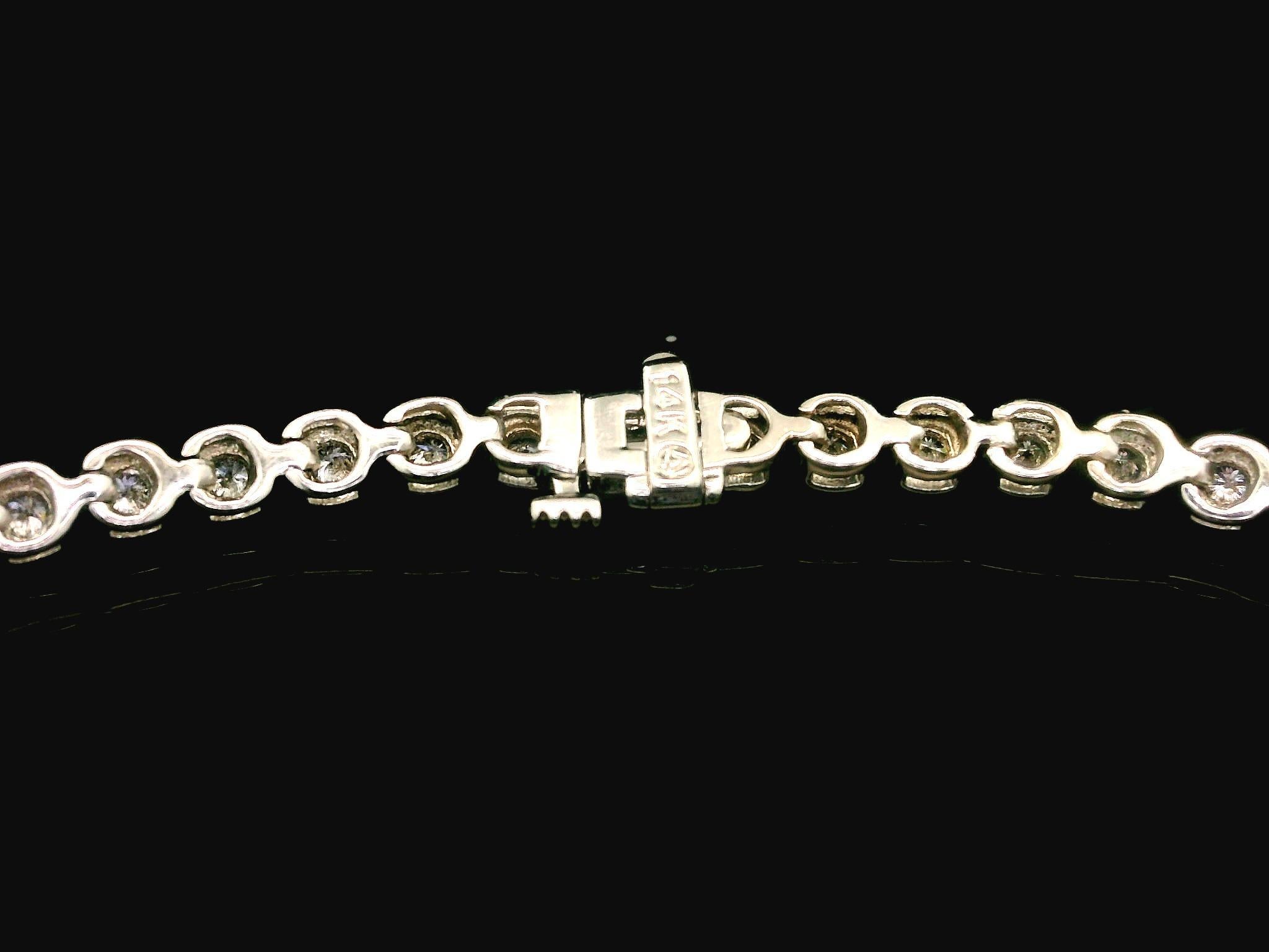 Women's Classic 14k White Gold 1.8ctw Diamond Cushion Link Line Tennis Bracelet
