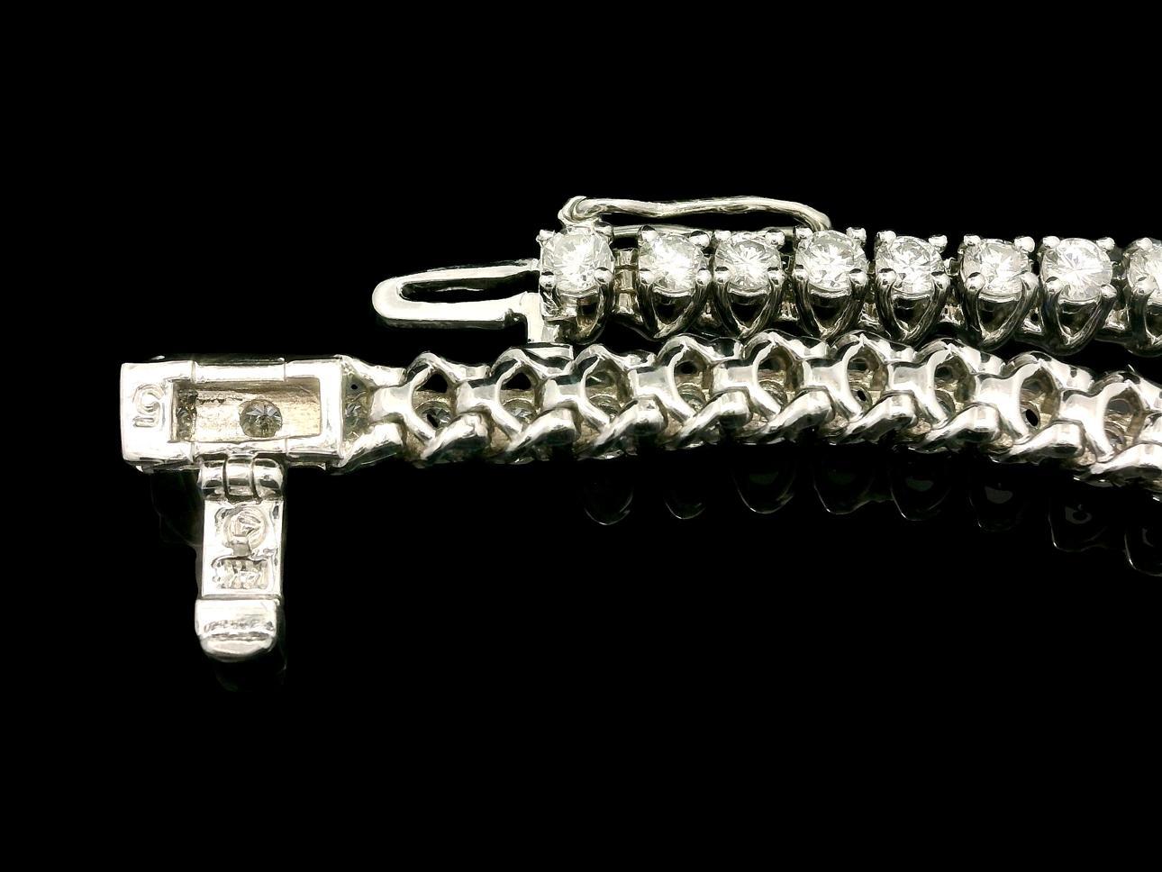 Pulsera de tenis clásica de oro blanco de 14k con diamantes redondos en forma de 