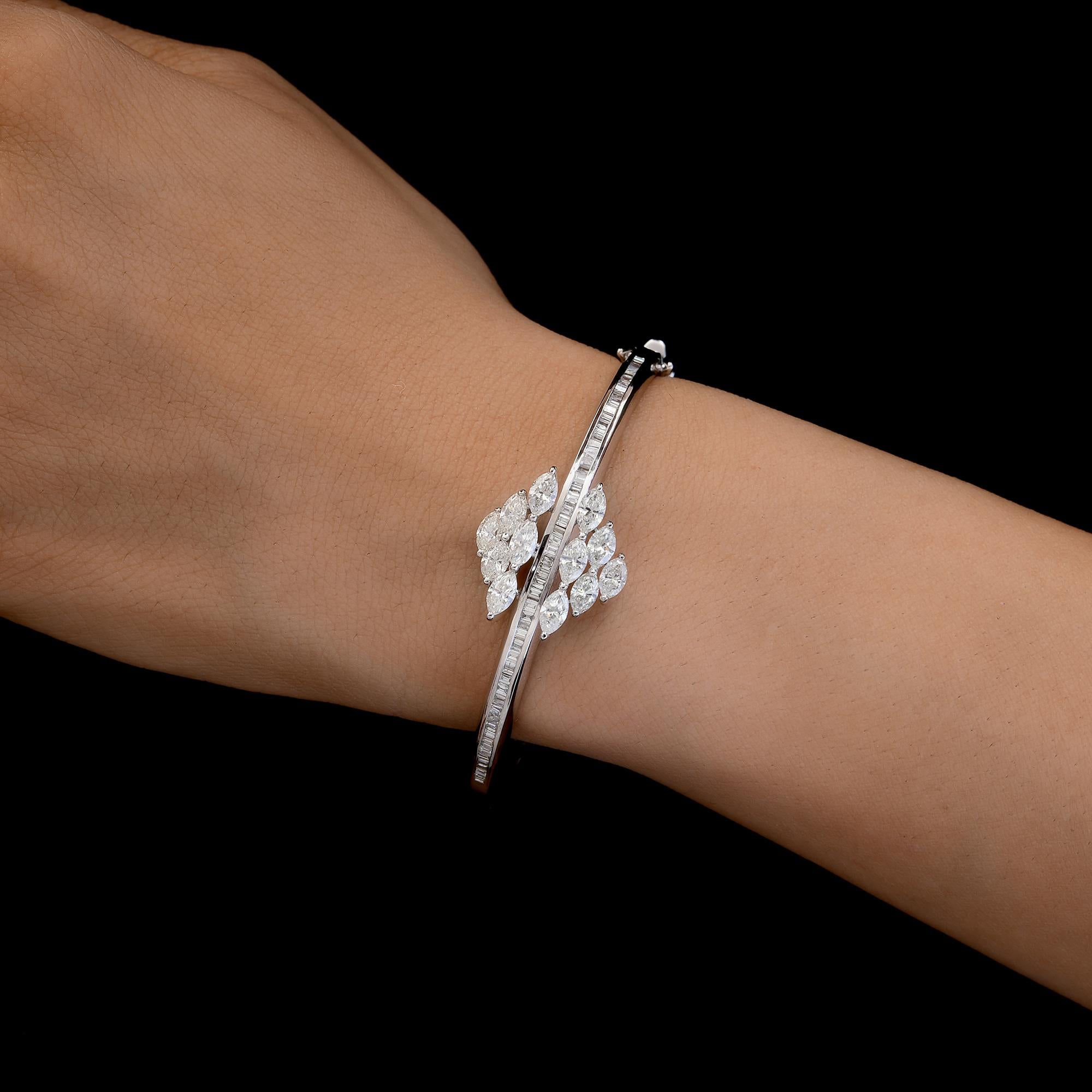 Dieser exquisite Armreif ist aus 14-karätigem Gold gegossen und mit 4,05 Karat Diamanten handgefertigt.

FOLLOW SPECTRUM JEWELS Storefront, um die neueste Collection'S und exklusive Stücke zu sehen. Spectrum Jewels ist stolz darauf, ein Top Seller
