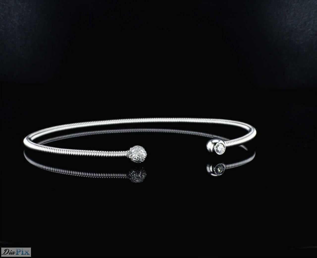Contemporaneo Bracciale classico a molla in oro bianco 14K con diamanti in vendita