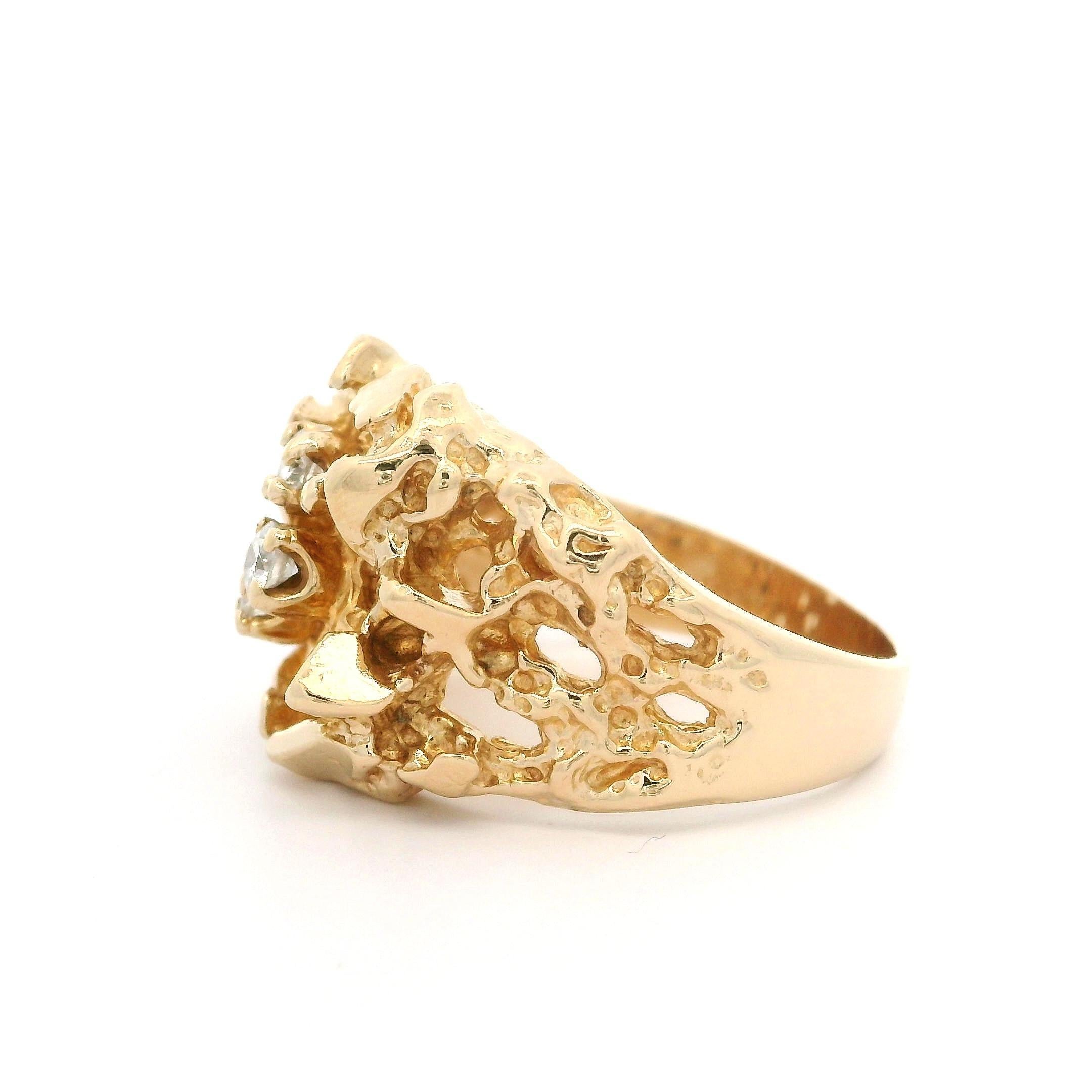 Classic 14k Yellow Gold 0.30ctw Diamond Wide Nugget Texture Statement Ring (Bague classique en or jaune 14k avec texture de pépite) Excellent état - En vente à Montclair, NJ