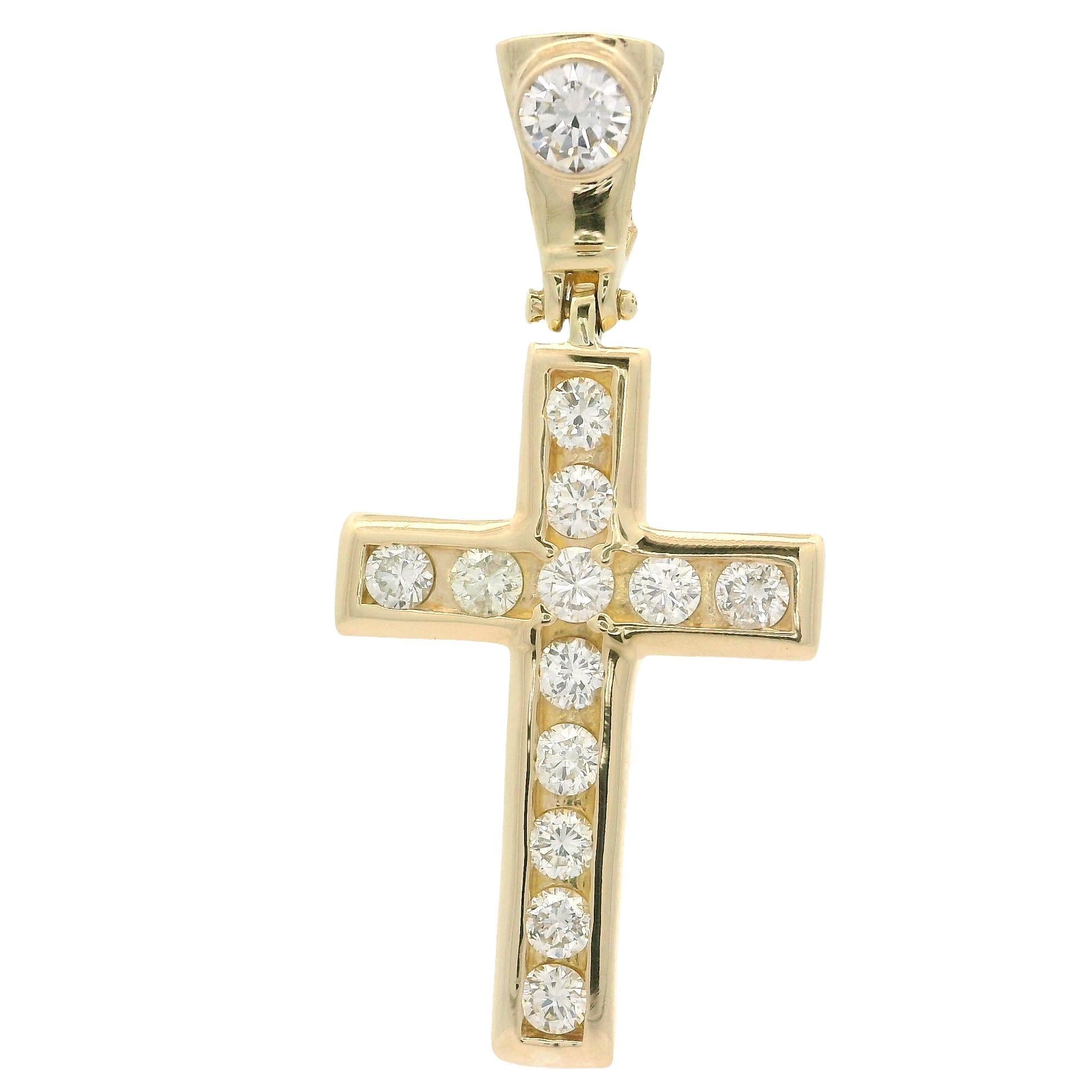 Donna Ciondolo classico a forma di croce in oro giallo 14k con diamante incandescente da 1,0 carati incastonato a canale in vendita