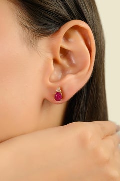 Pendientes clásicos de oro amarillo de 14 quilates con rubí natural de 1,75 quilates y diamantes Joyería fina