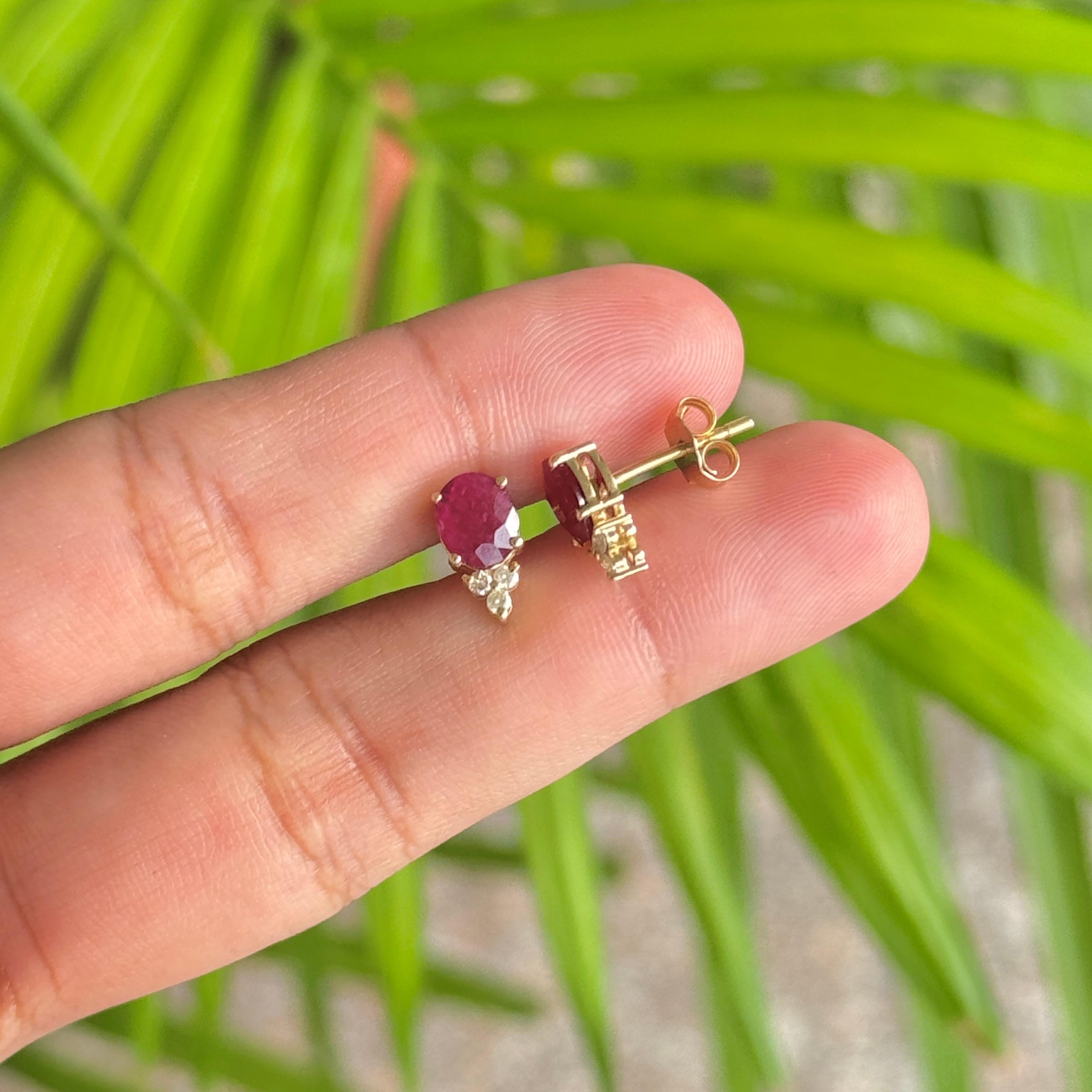 Taglio ovale Orecchini classici in oro giallo 14K con rubino naturale e diamante da 1,75 carati Gioielli di pregio in vendita