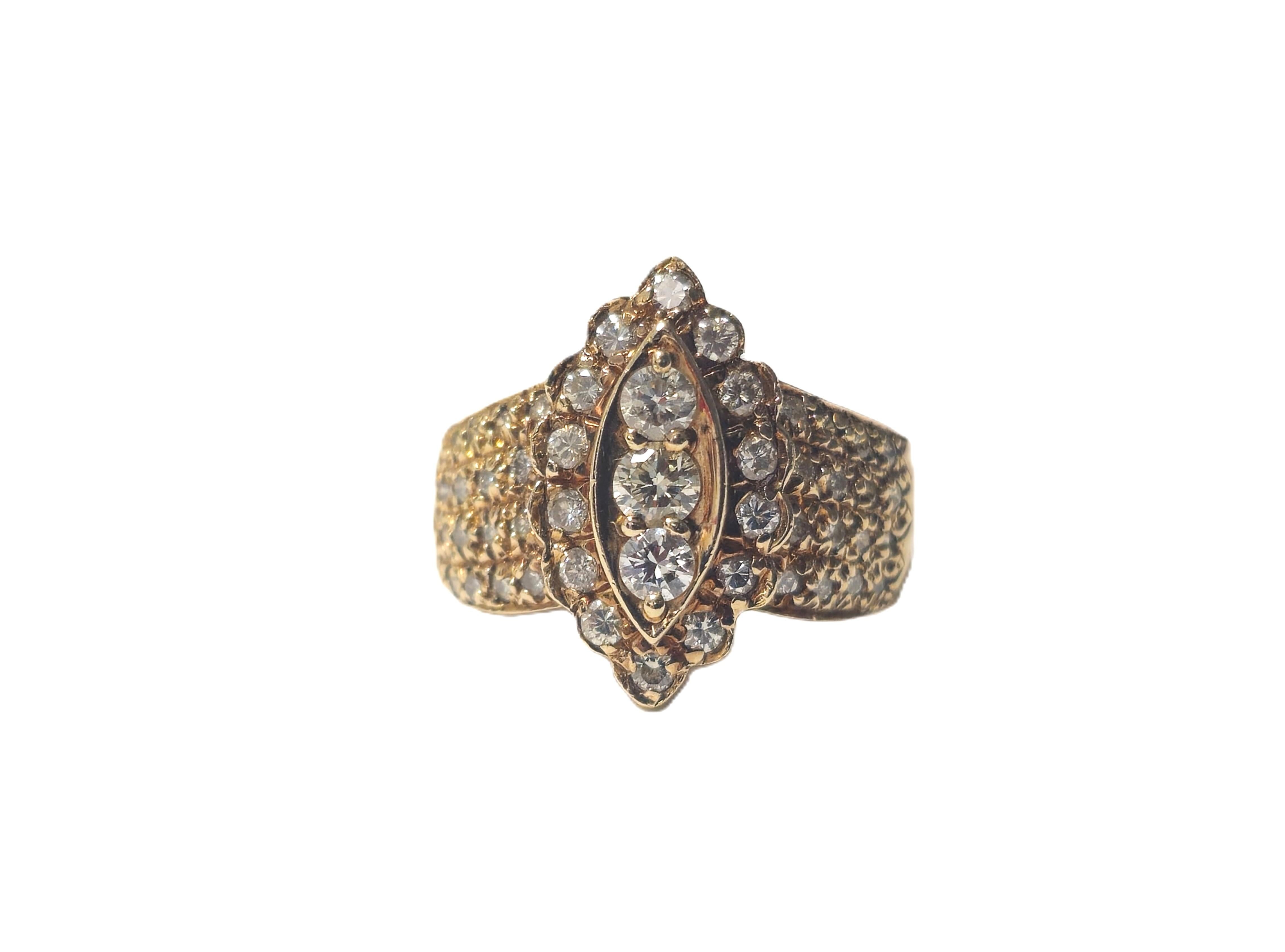 Classic 14k Yellow Gold 2.3 carat Diamond Ring In Excellent Condition For Sale In Miami, FL