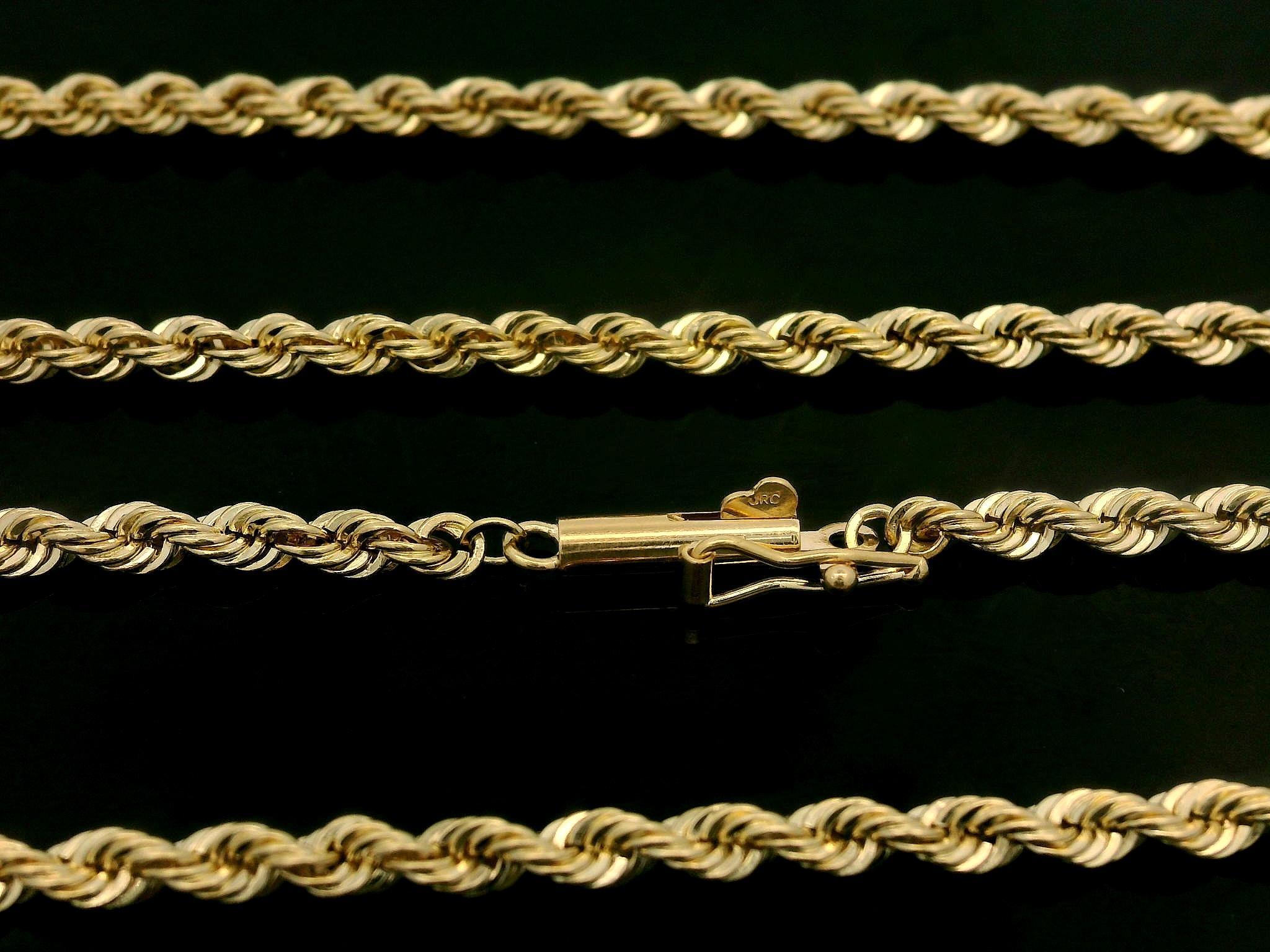MATERIAL : Or jaune 14k massif
Poids : 16,05 grammes
Type de chaîne : Chaîne à maillons de corde 
Longueur de la chaîne :  30