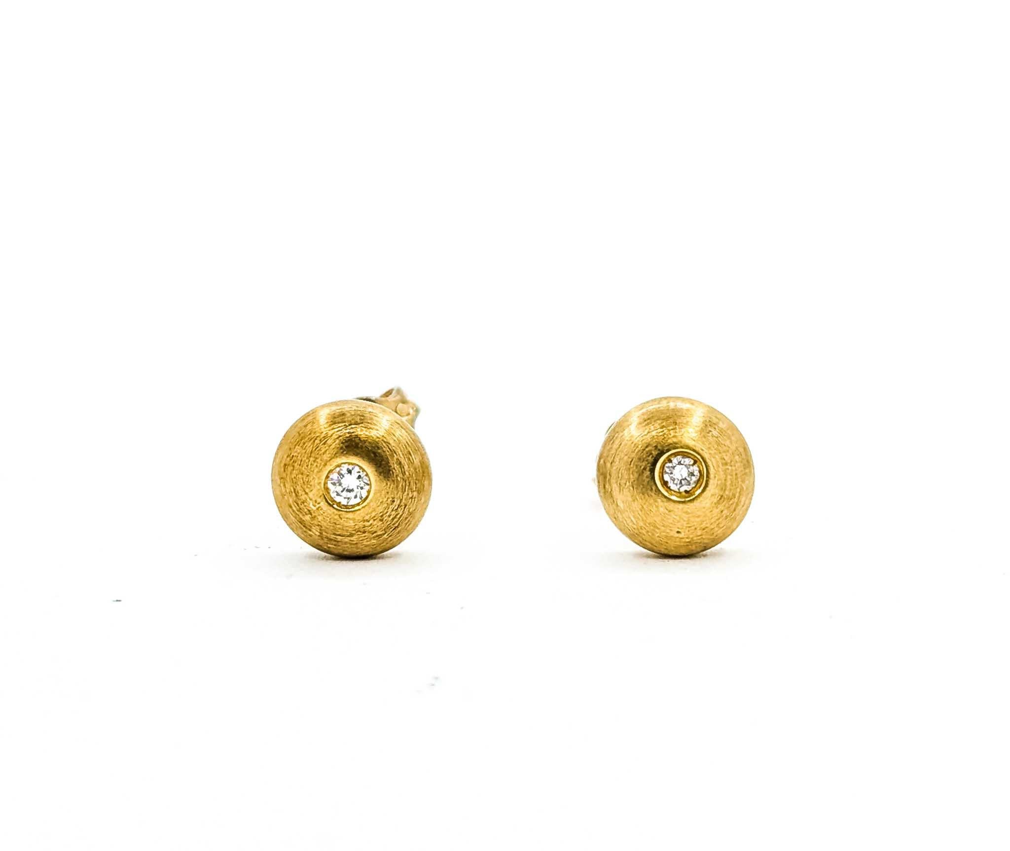 Pendientes clásicos de oro amarillo de 14k con diamantes en Excelente estado para la venta en Bloomington, MN