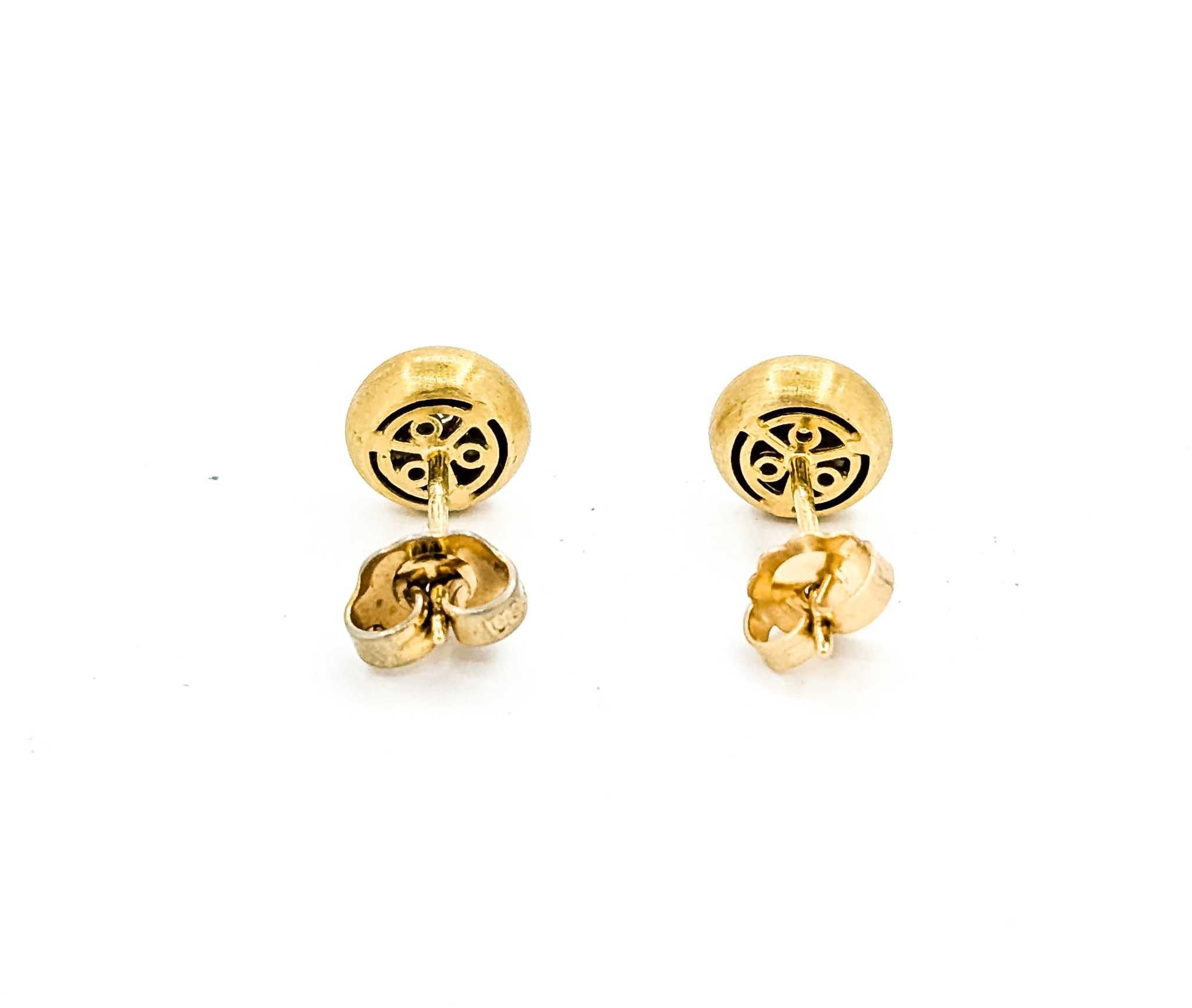Pendientes clásicos de oro amarillo de 14k con diamantes en venta 1