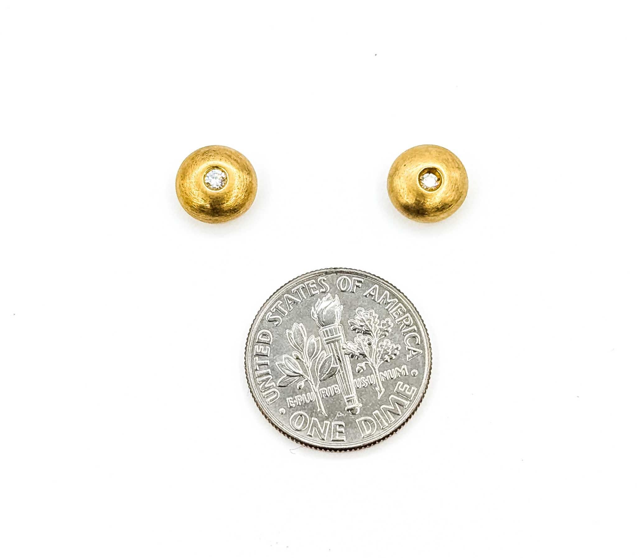 Pendientes clásicos de oro amarillo de 14k con diamantes en venta 2