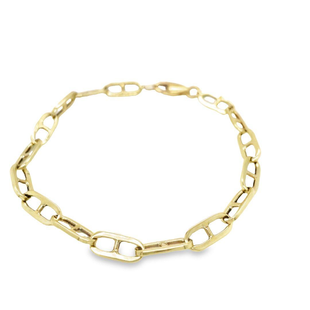 Ce bracelet classique et époustouflant est d'une beauté intemporelle. Cette pièce exquise présente des maillons Marin ou Ancre de 5,35 mm en or jaune 14K éblouissant. Le bracelet de 7,25 pouces se ferme gracieusement à l'aide d'un fermoir à