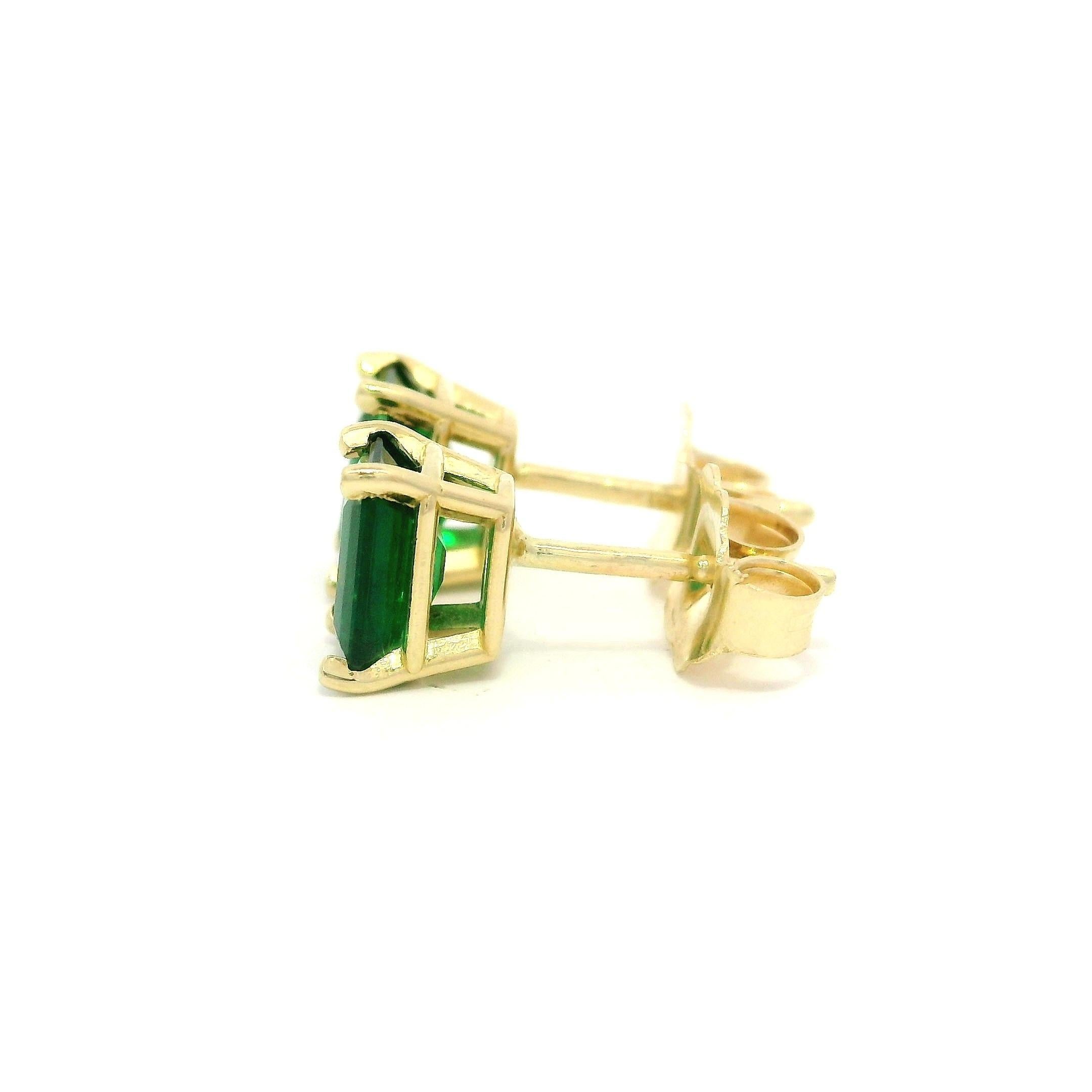 Classic 14k Gelbgold Qualität Smaragd Schliff Smaragd Ohrstecker Every Day Wear Ohrringe im Angebot 5
