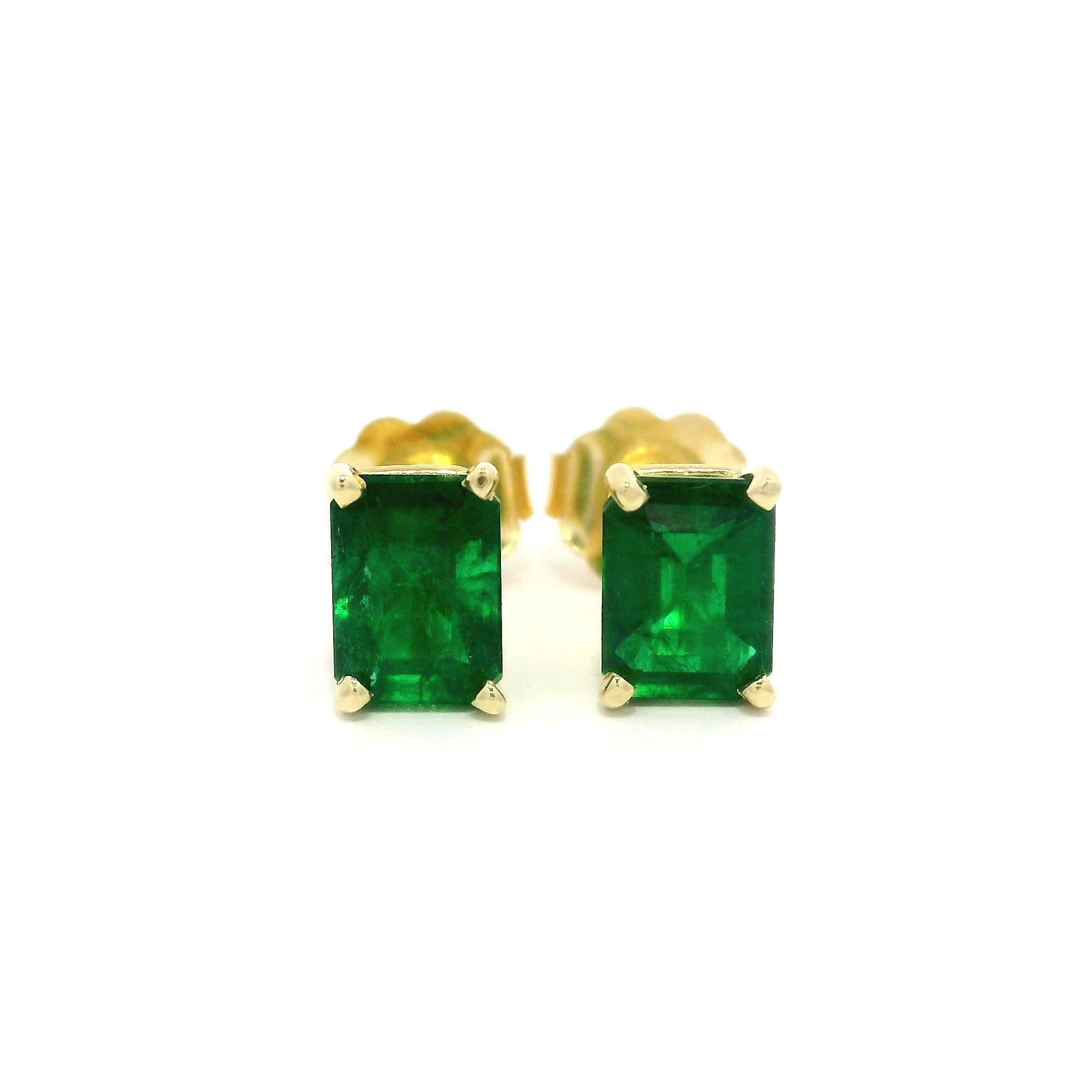 Classic 14k Gelbgold Qualität Smaragd Schliff Smaragd Ohrstecker Every Day Wear Ohrringe (Smaragdschliff) im Angebot