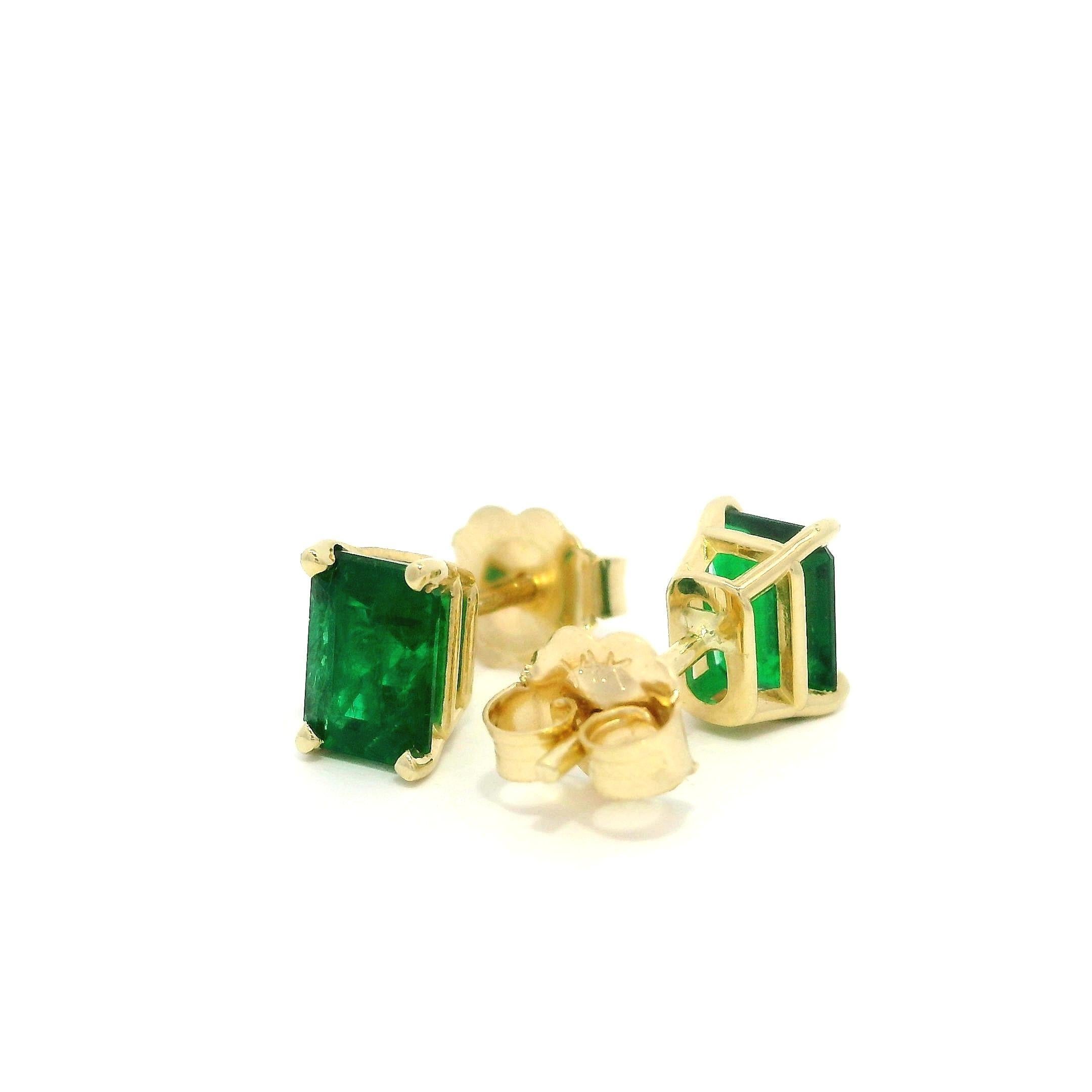 Classic 14k Gelbgold Qualität Smaragd Schliff Smaragd Ohrstecker Every Day Wear Ohrringe im Zustand „Hervorragend“ im Angebot in Montclair, NJ