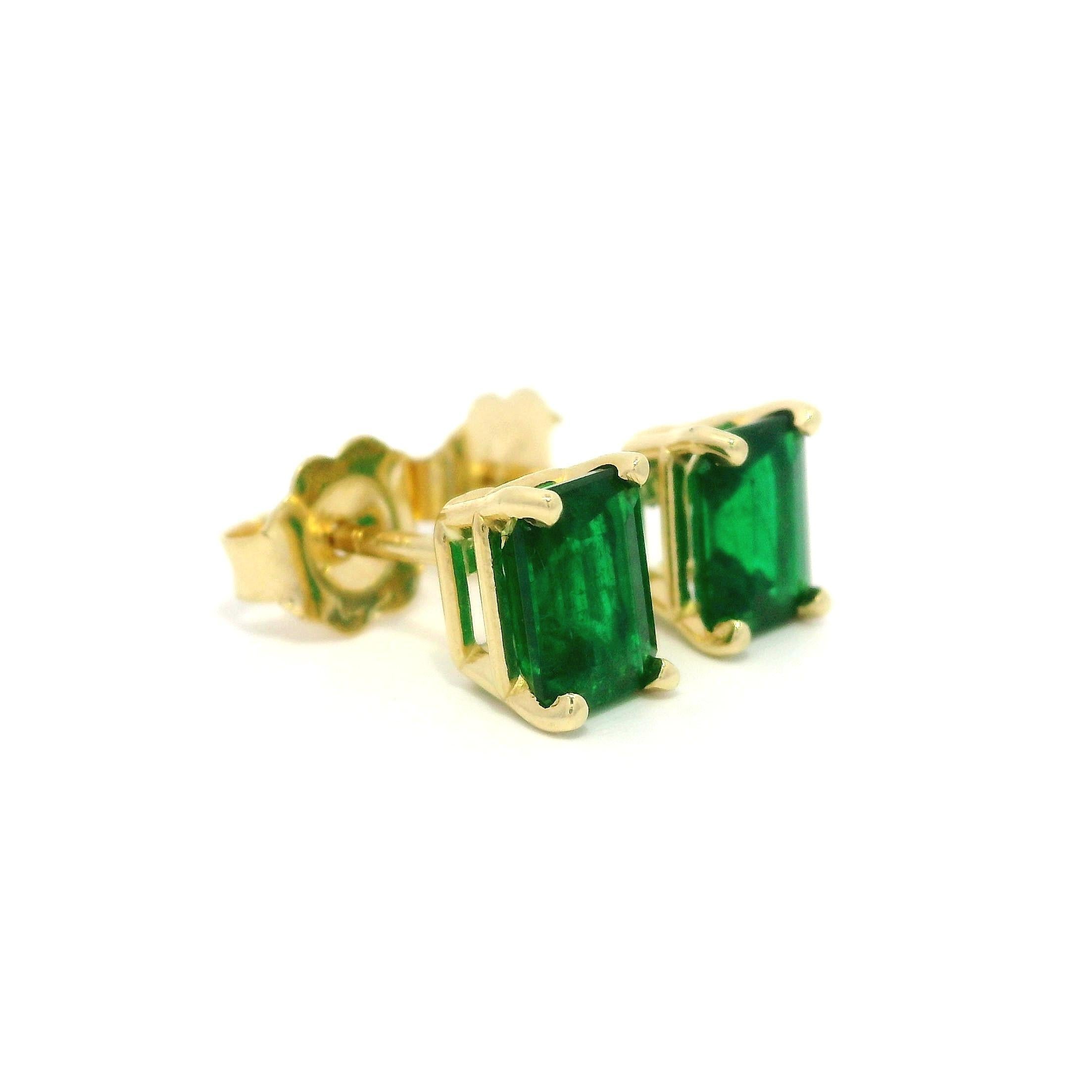 Classic 14k Gelbgold Qualität Smaragd Schliff Smaragd Ohrstecker Every Day Wear Ohrringe im Angebot 3