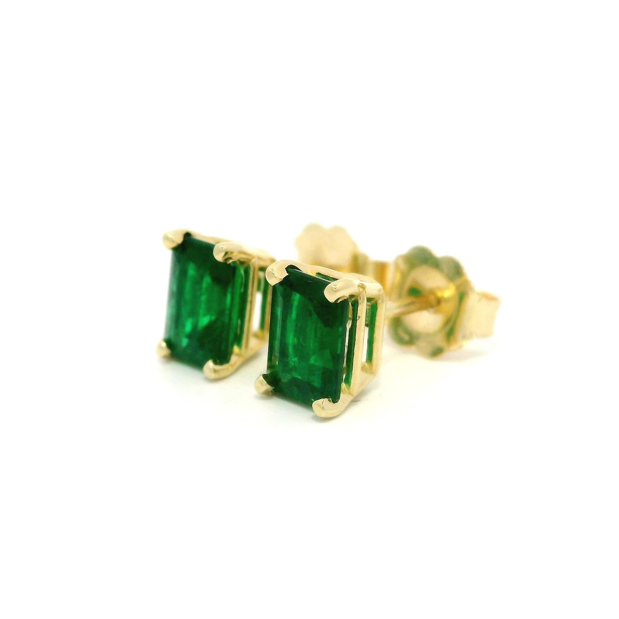 Classic 14k Gelbgold Qualität Smaragd Schliff Smaragd Ohrstecker Every Day Wear Ohrringe im Angebot 4