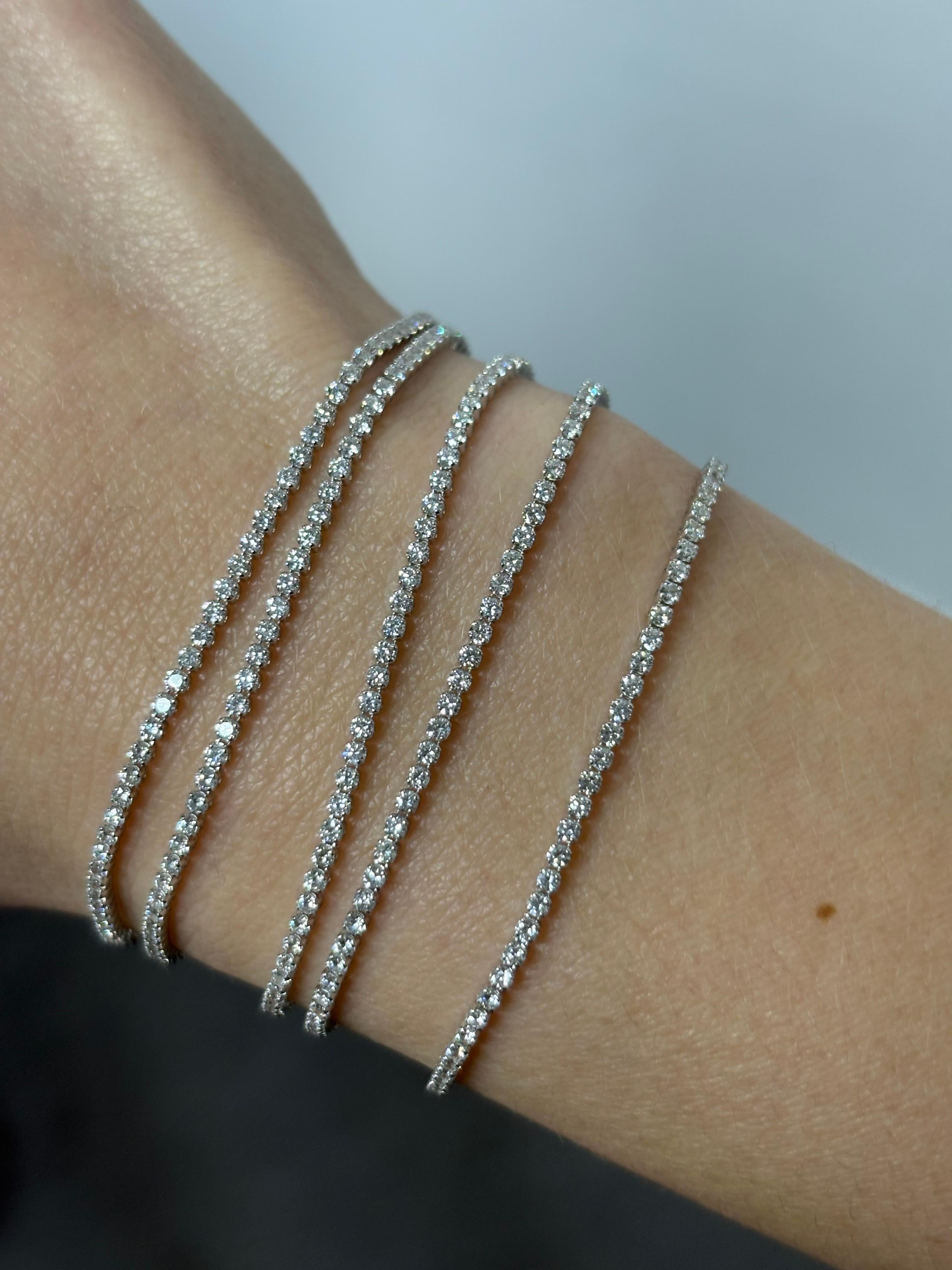 Klassisches 1,50CT Tennisarmband mit vier Zacken aus 18 Karat Roségold mit natürlichen Diamanten im Angebot 7