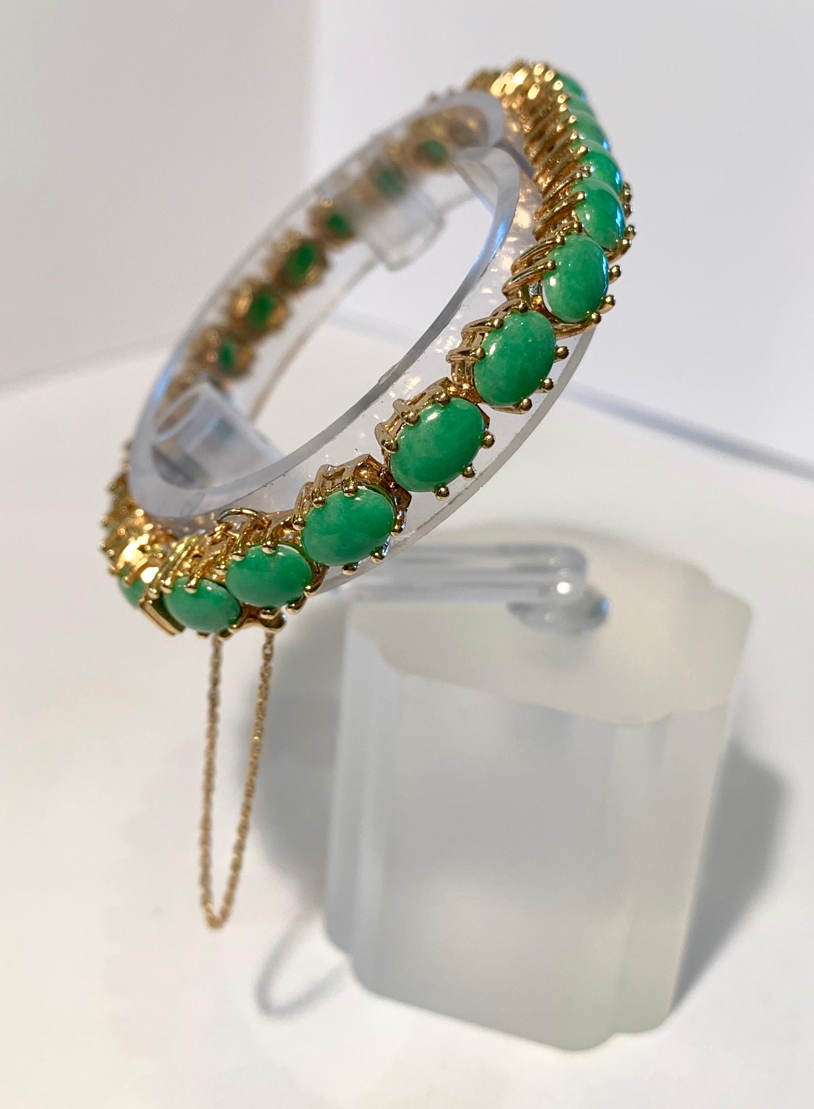 Classic 15.75 Carat Apple Green Jade Yellow Gold Cabochon Tennis Bracelet 5