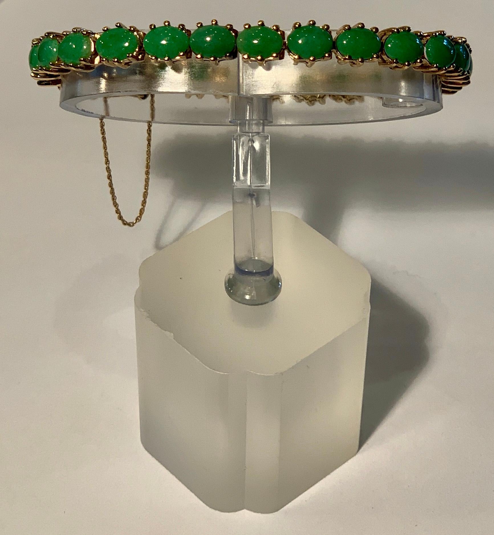 Classic 15.75 Carat Apple Green Jade Yellow Gold Cabochon Tennis Bracelet 7