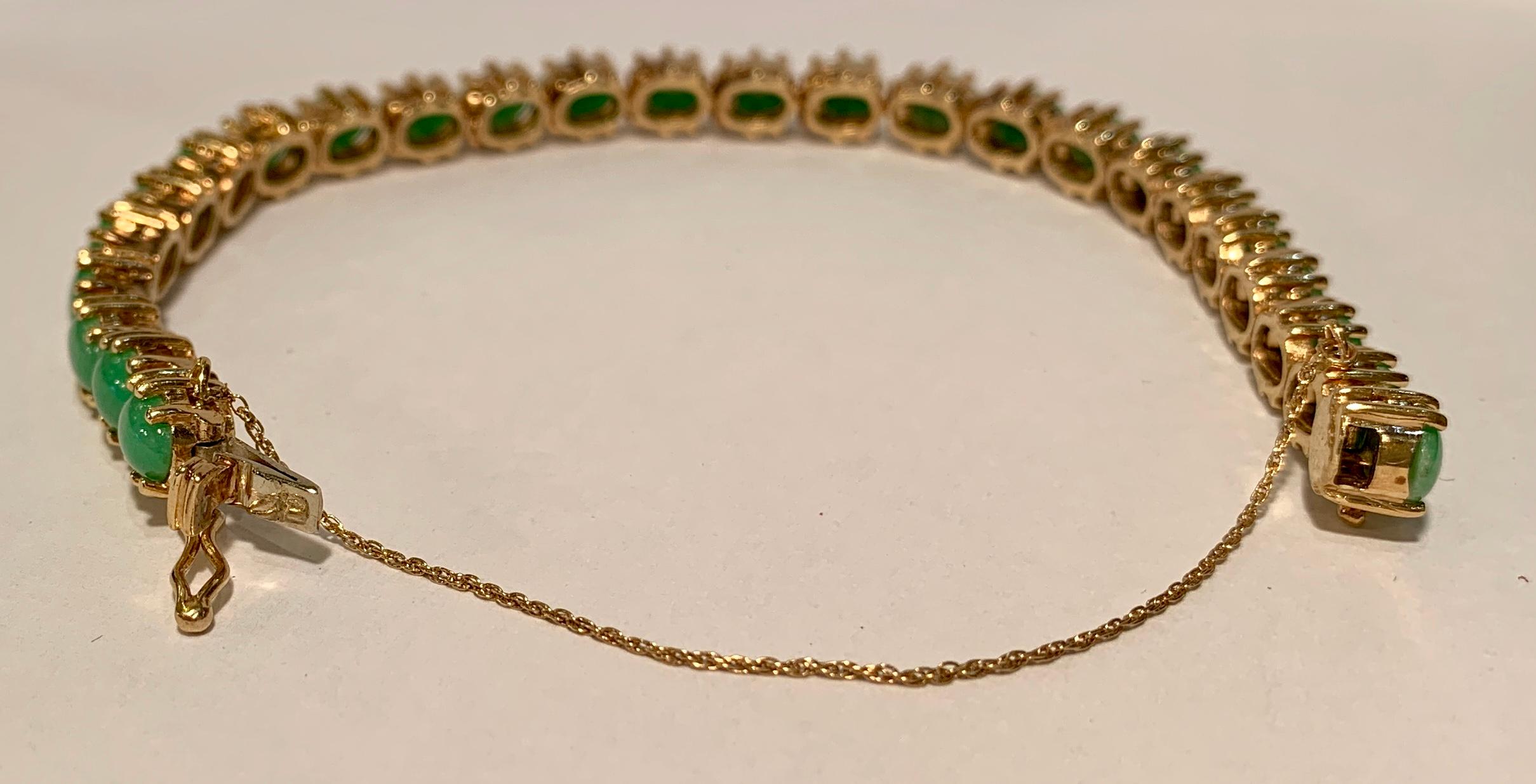 Classic 15.75 Carat Apple Green Jade Yellow Gold Cabochon Tennis Bracelet 10