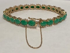 Classic 15.75 Carat Apple Green Jade Yellow Gold Cabochon Tennis Bracelet