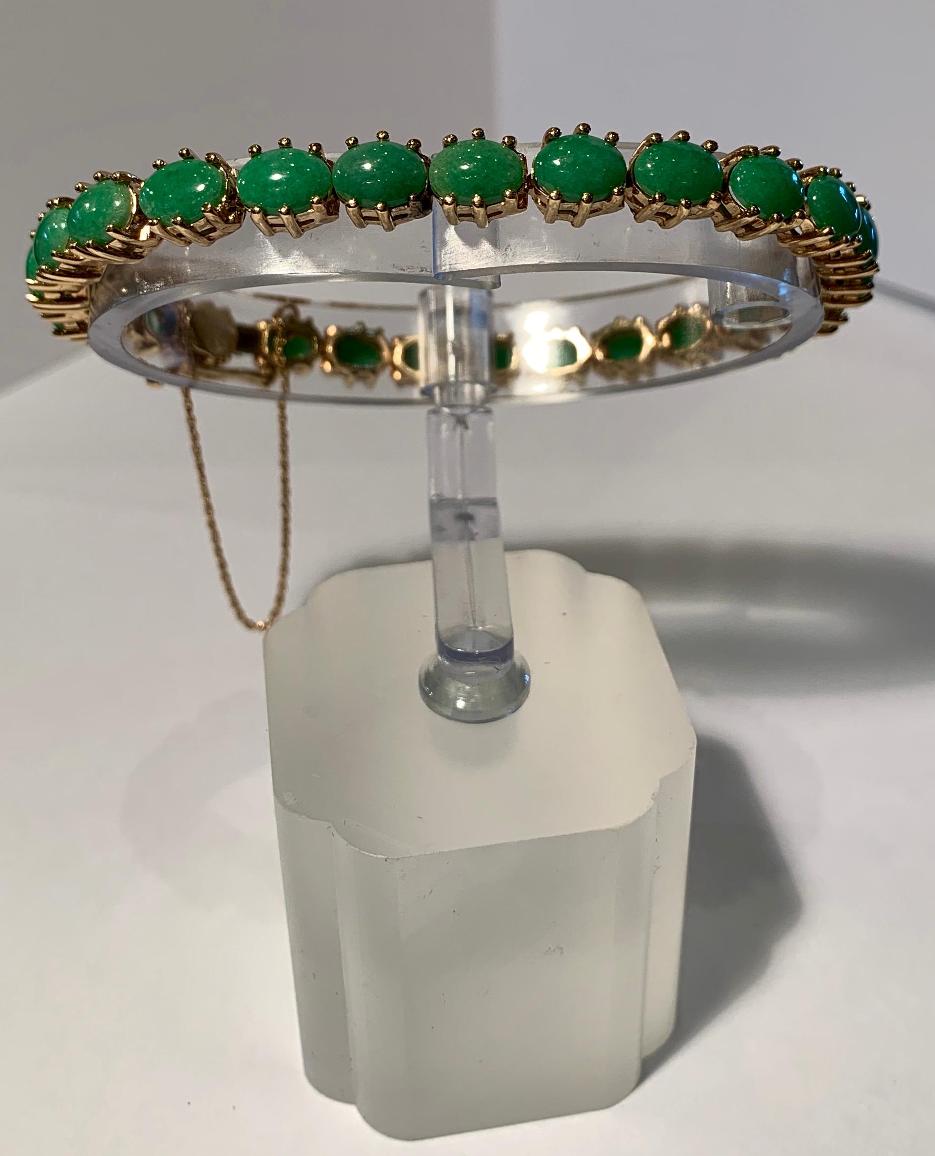 Oval Cut Classic 15.75 Carat Apple Green Jade Yellow Gold Cabochon Tennis Bracelet