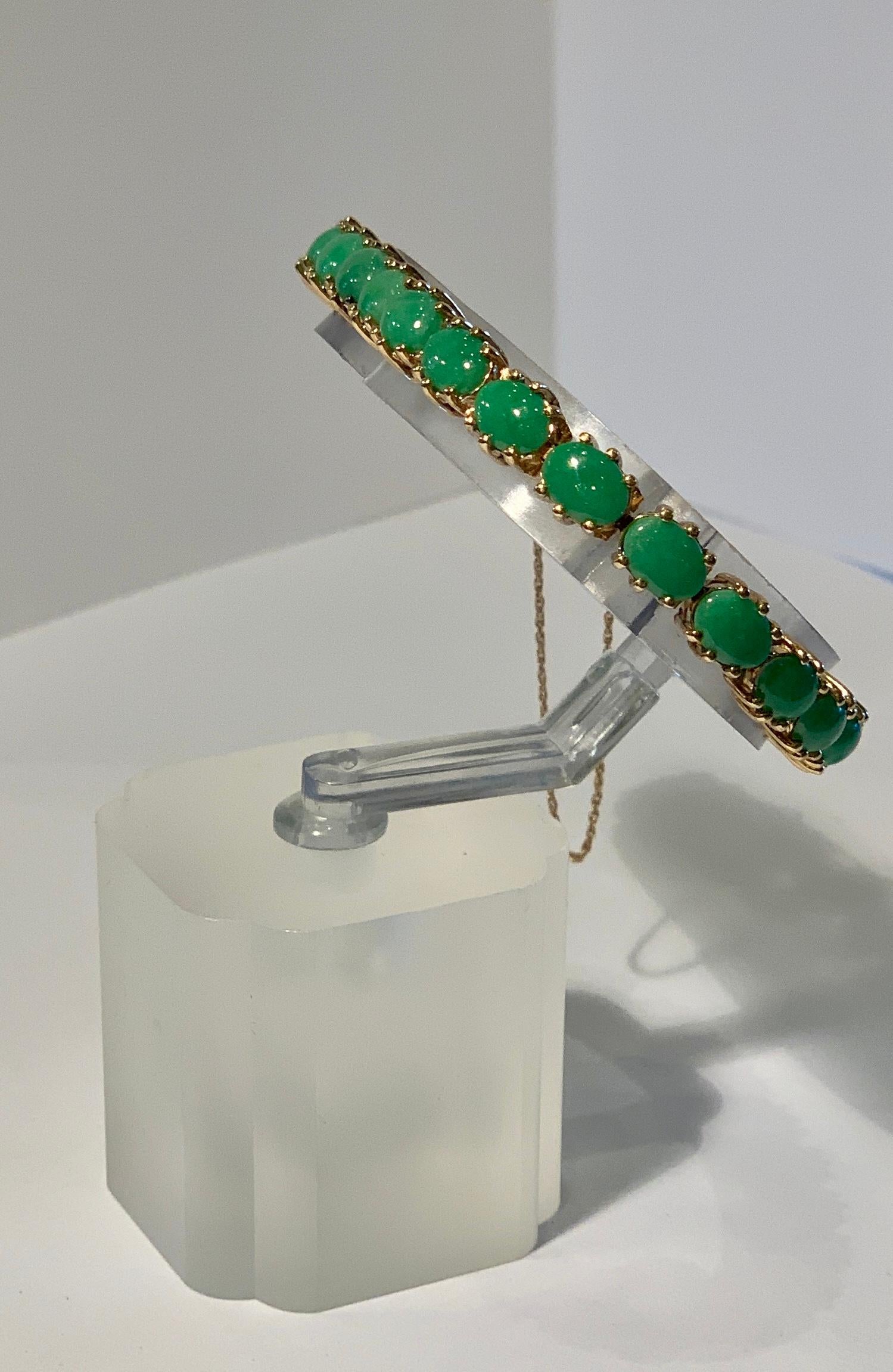 Classic 15.75 Carat Apple Green Jade Yellow Gold Cabochon Tennis Bracelet 2