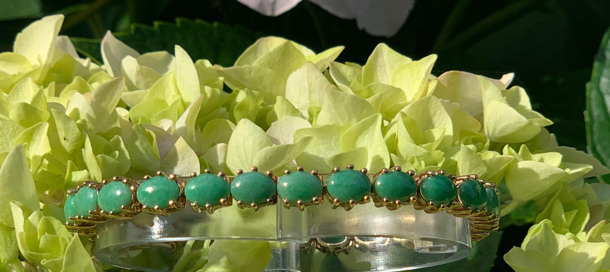 Classic 15.75 Carat Apple Green Jade Yellow Gold Cabochon Tennis Bracelet 3
