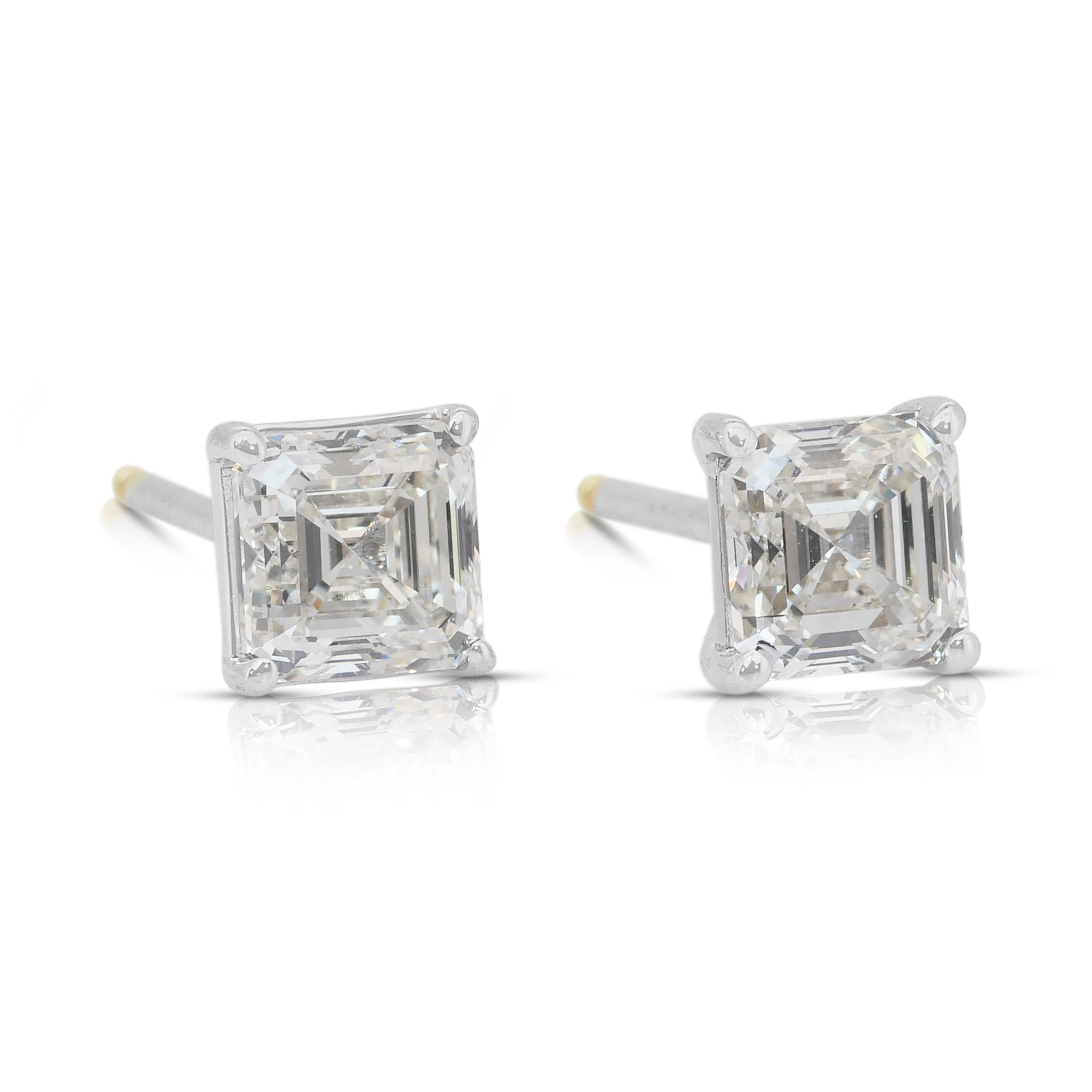 Classic 1.61ct Diamonds Stud Earrings in 18k White Gold - IGI Certified

Timeless and elegant, these 18K white gold stud earrings feature two perfectly matched square-cut diamonds totaling 1.61ct. With a very good cut, they radiate exceptional