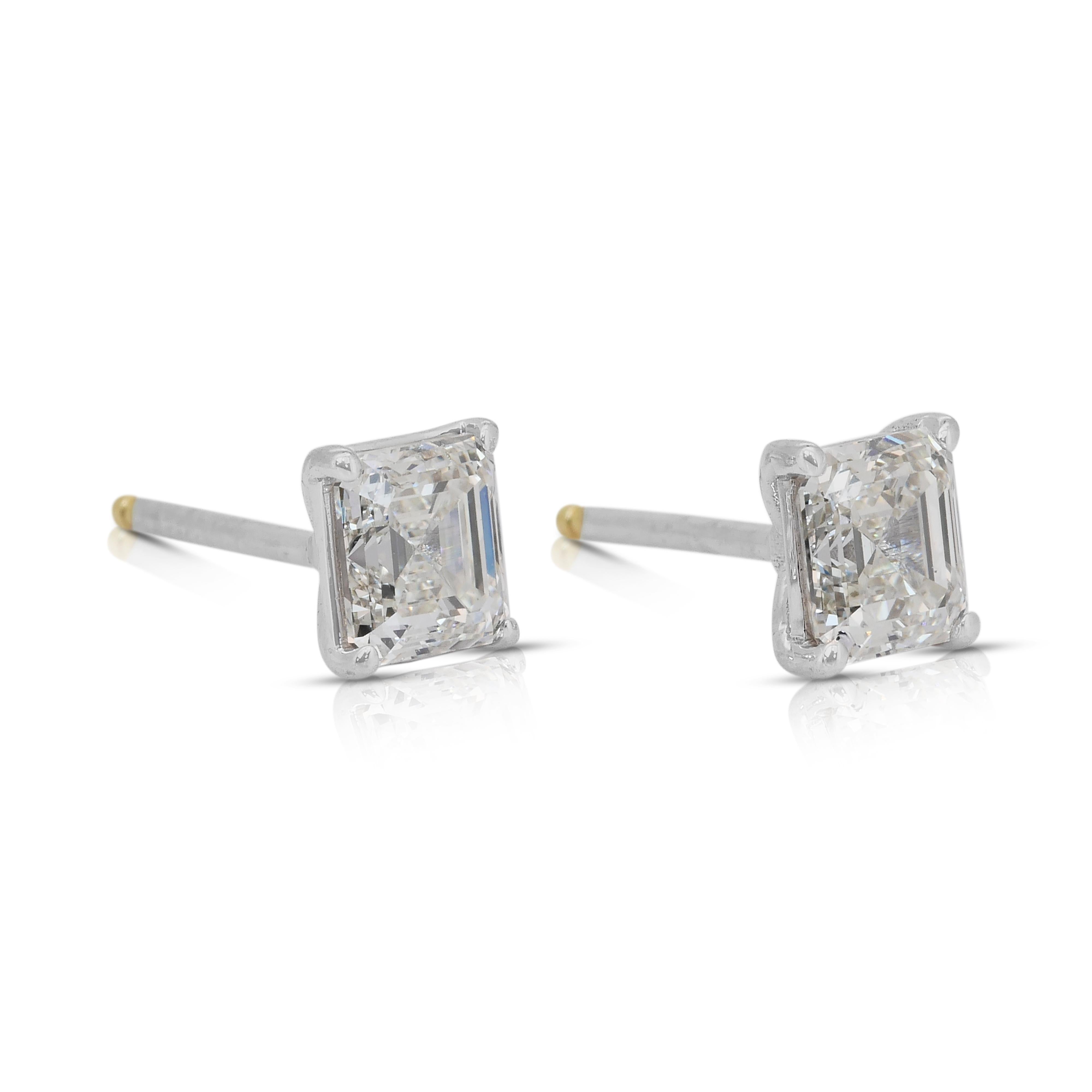 Square Cut Classic 1.61ct Diamonds Stud Earrings in 18k White Gold - IGI Certified For Sale