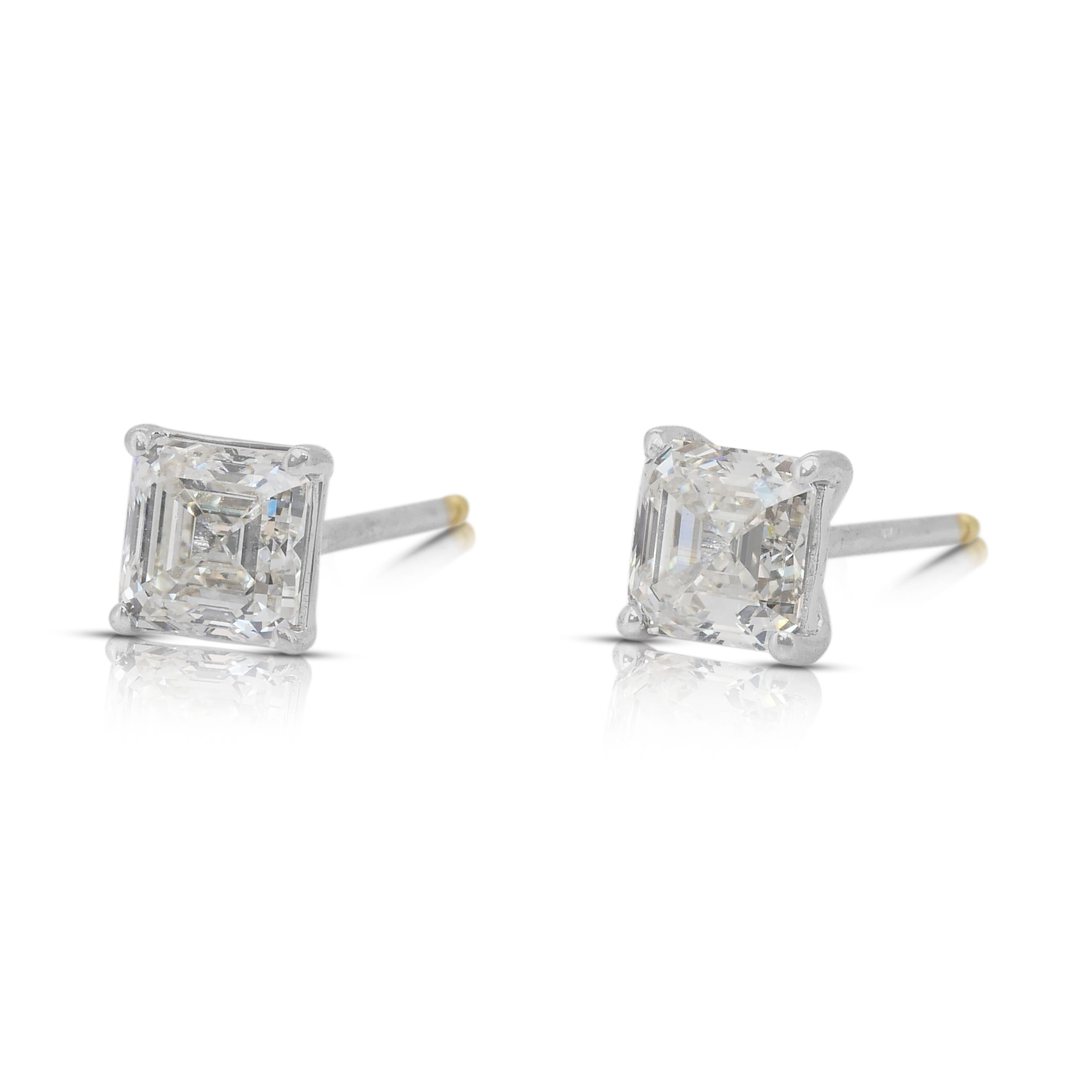 Classic 1.61ct Diamonds Stud Earrings in 18k White Gold - IGI Certified In New Condition For Sale In רמת גן, IL