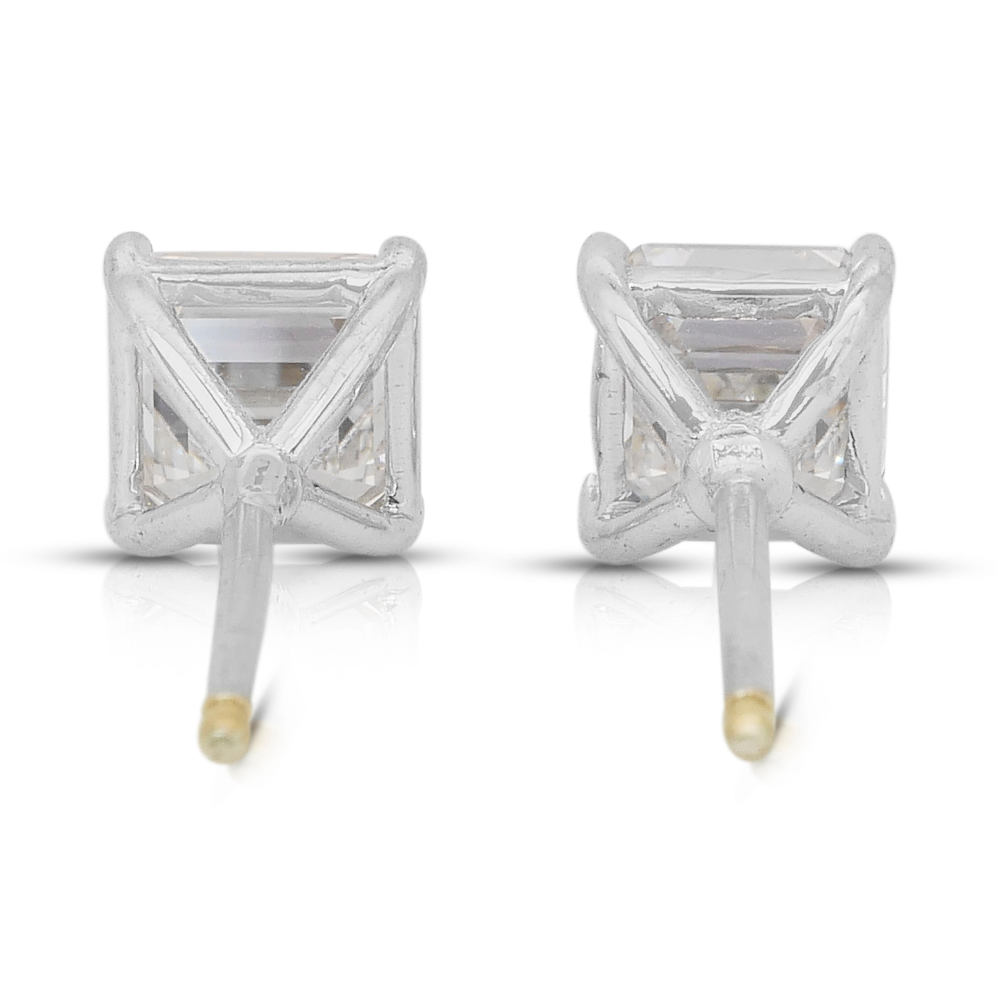 Classic 1.61ct Diamonds Stud Earrings in 18k White Gold - IGI Certified For Sale 2