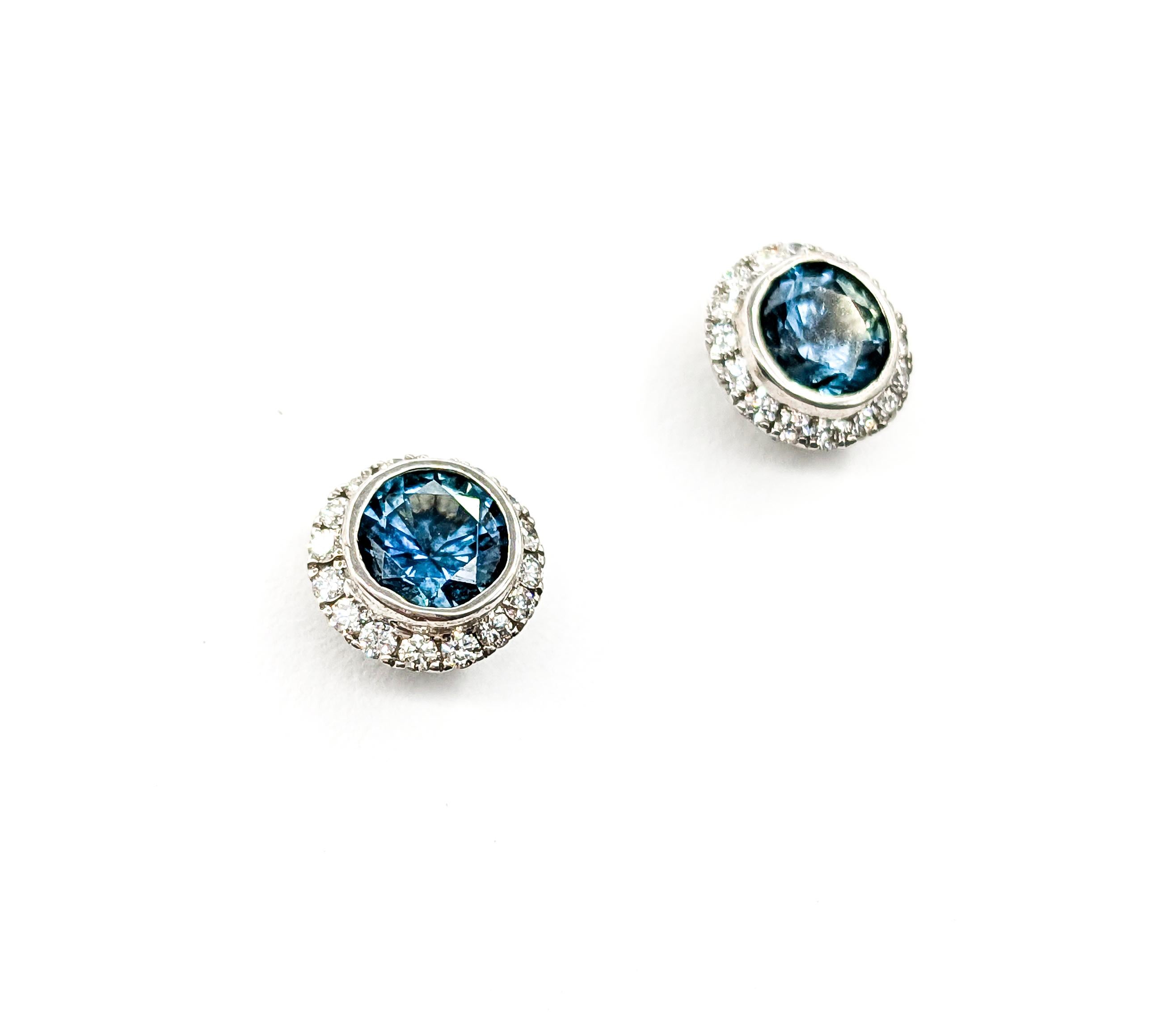 Orecchini classici con zaffiro Montana e diamanti a raggiera da 1,63 ct. in oro bianco

Ti presentiamo questi squisiti orecchini con pietre preziose, realizzati con maestria in lussuoso oro bianco 14 carati. Questi orecchini presentano un