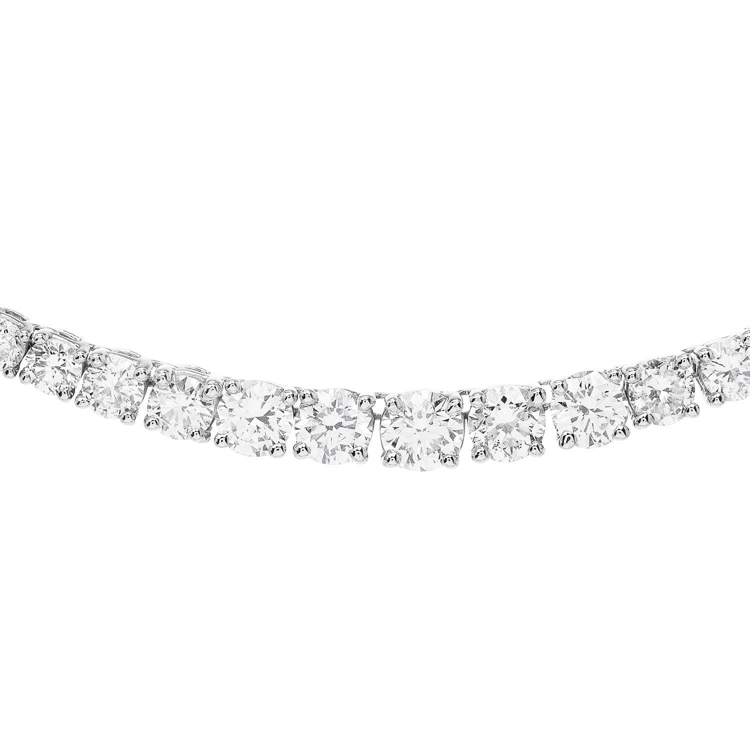  Classic 17.65 carats Diamond Riviera Platinum Chocker Necklace In Excellent Condition For Sale In Miami, FL