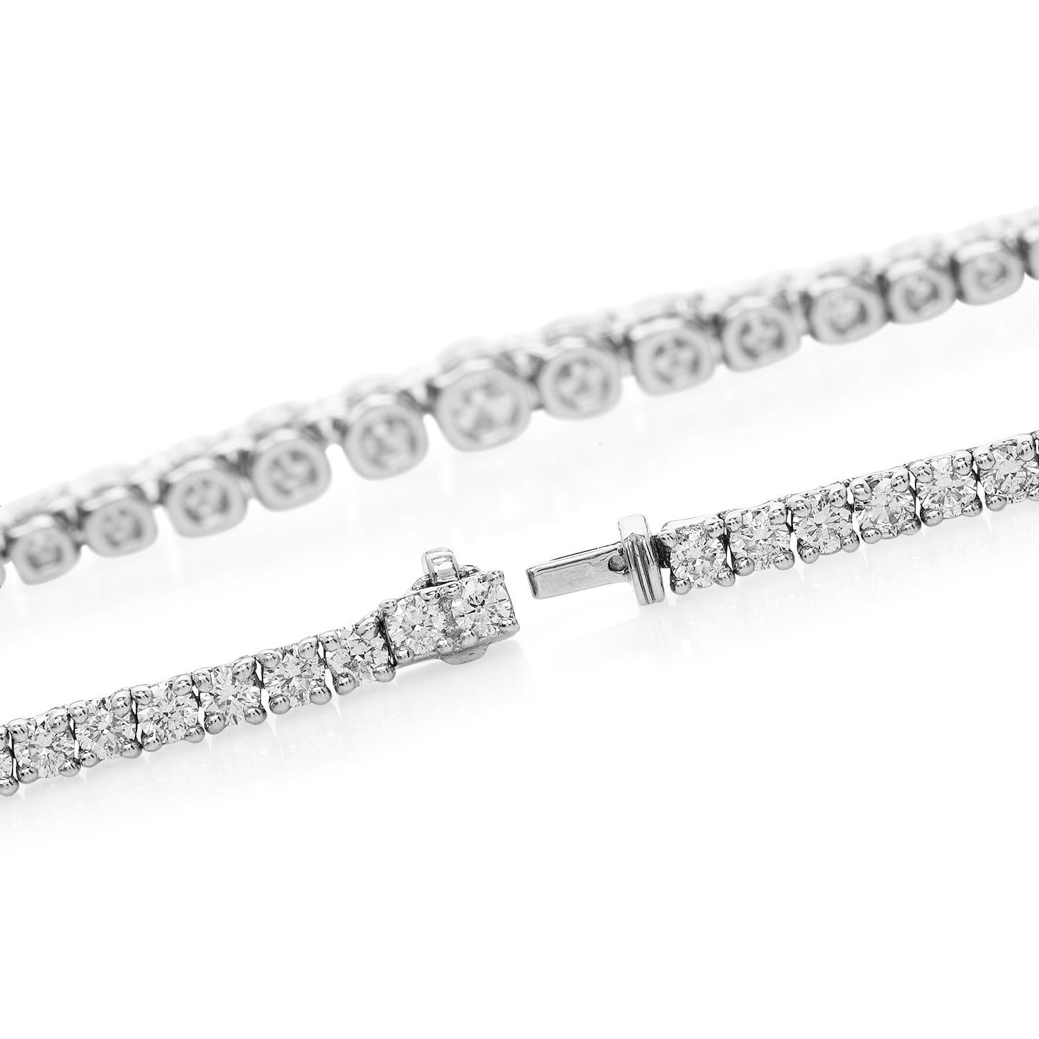 Women's  Classic 17.65 carats Diamond Riviera Platinum Chocker Necklace For Sale