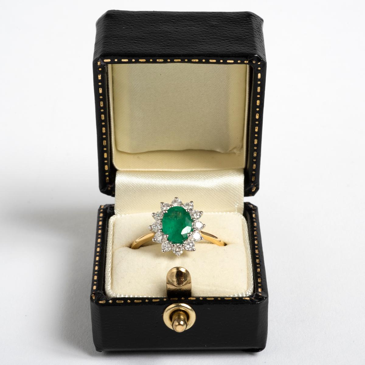 Classic 18 Carat Emerald & Diamond Cluster Ring In Excellent Condition For Sale In Canterbury, GB