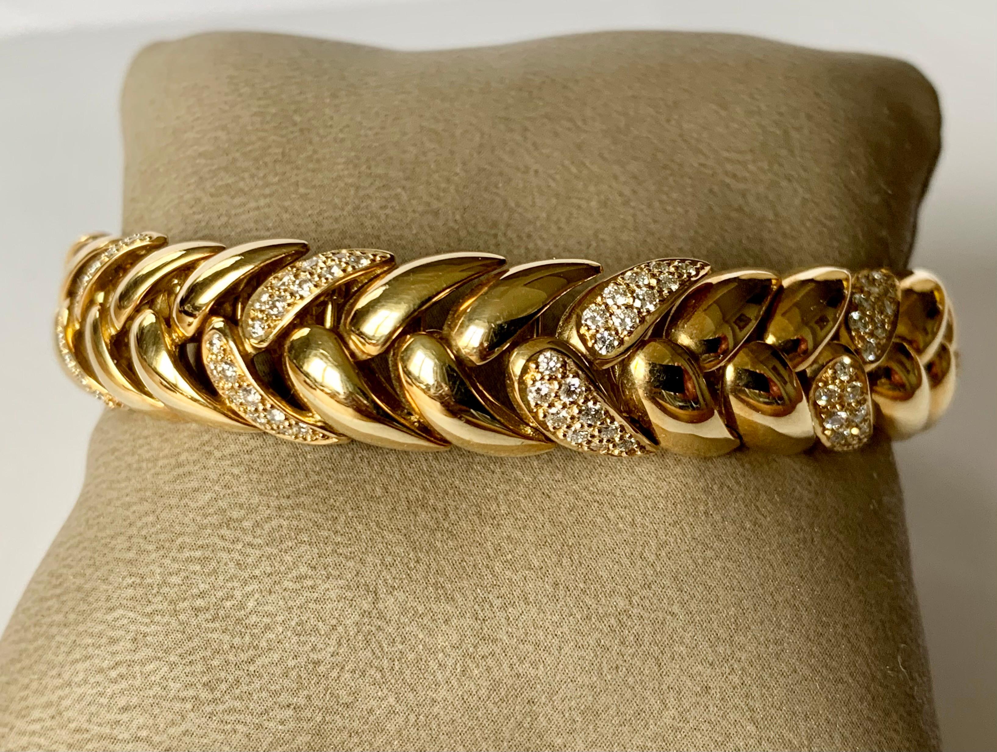 Contemporain Bracelet classique en or jaune 18 carats avec diamants par Gübelin, Suisse en vente