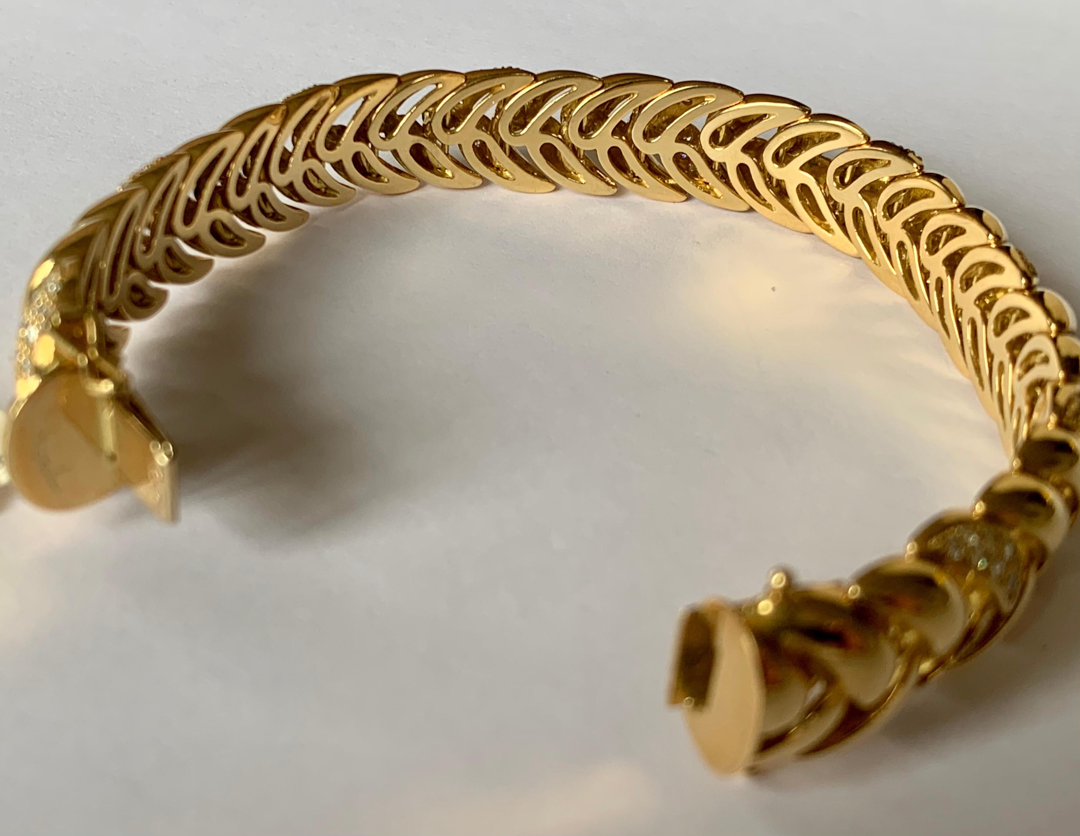 Bracelet classique en or jaune 18 carats avec diamants par Gübelin, Suisse Unisexe en vente