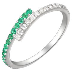 Classic 18 Karat White Gold, Emerald and Diamond Daily Wear Ring