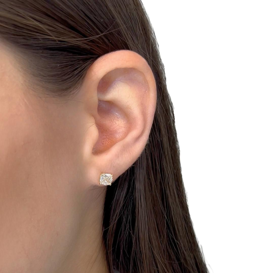 Classic 1.85ct Diamonds Stud Earrings in 18k Yellow Gold - IGI Certified

Warm, radiant, and endlessly elegant—these 18k yellow gold stud earrings shine with two captivating cushion-cut diamonds totaling 1.85 carats. The classic yellow gold setting
