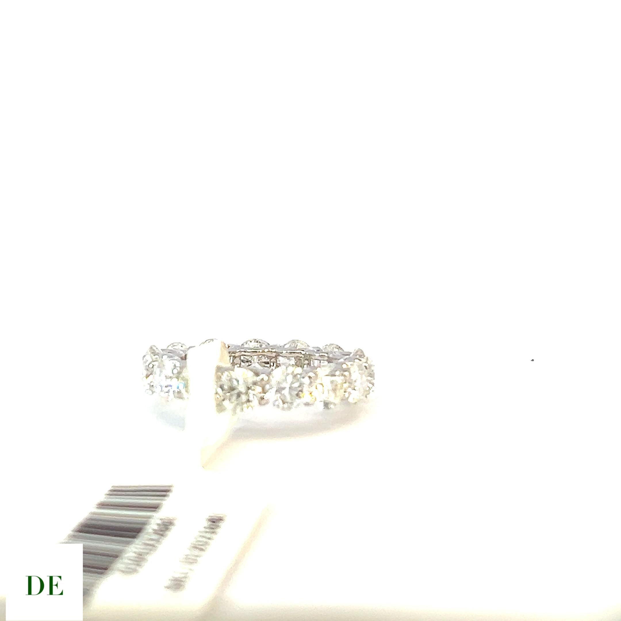 Classic 18k Gold 3.38 Carat Elegant Eternity Band Diamond Ring In New Condition For Sale In kowloon, Kowloon