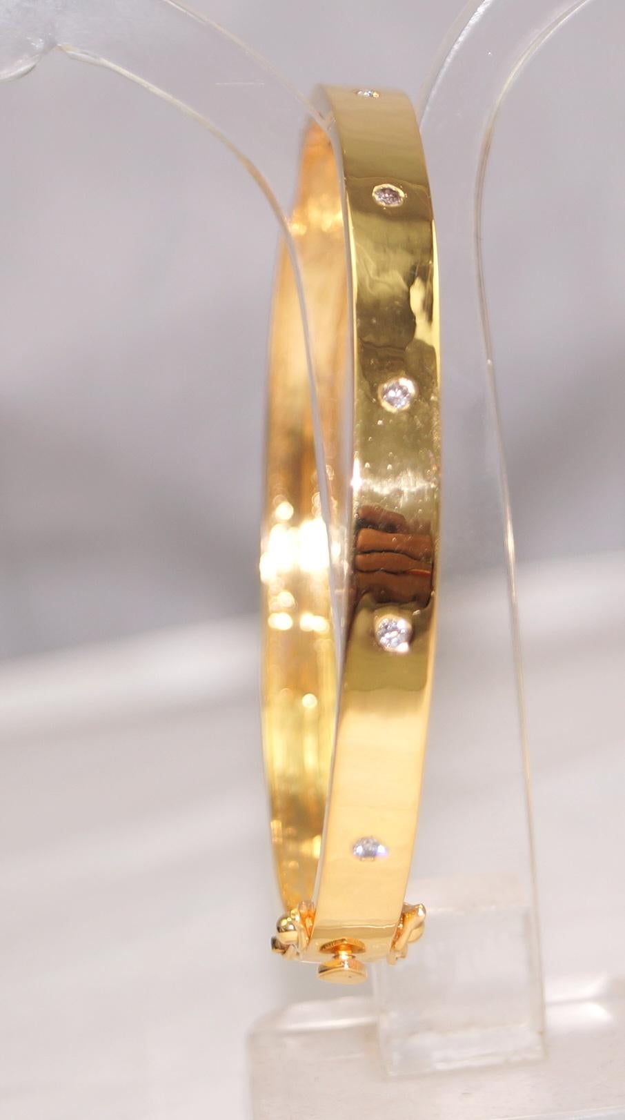 Brilliant Cut Classic 18K Gold Hinged Bracelet with 5 Diamonds For Sale