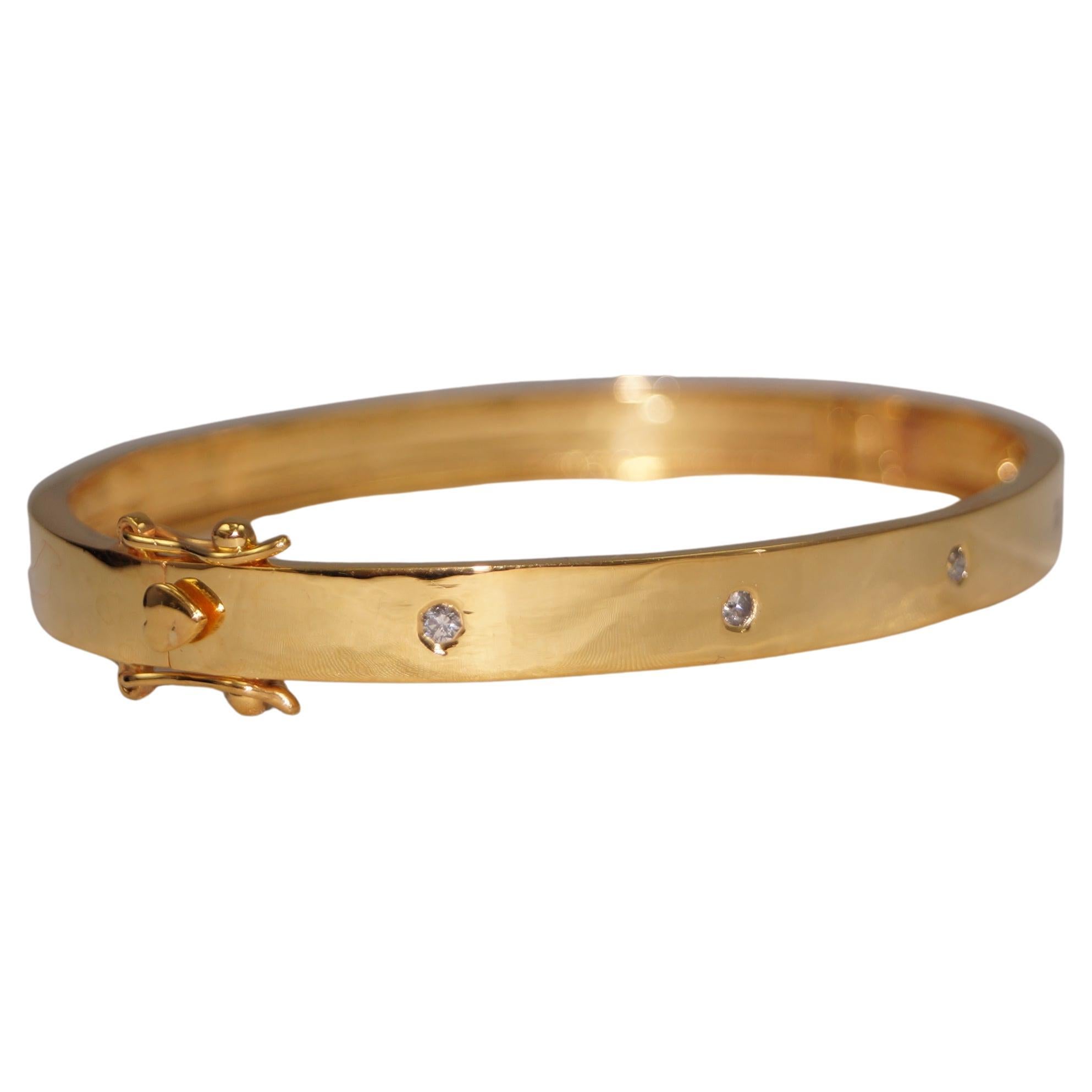 Classic 18K Gold Scharnierarmband mit 5 Diamanten